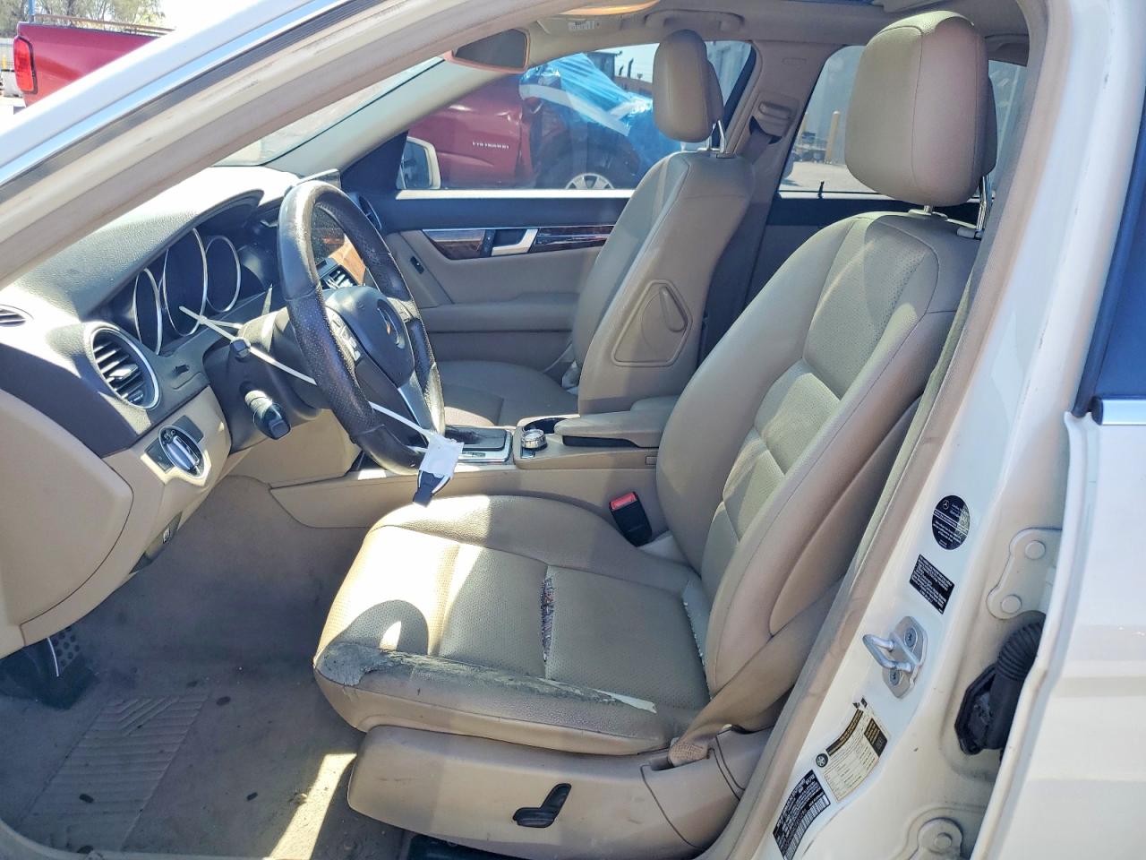 2012 Mercedes-benz C 250 White vin: WDDGF4HB9CF853286