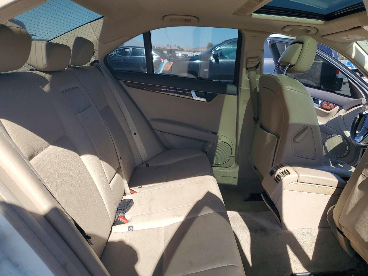 2012 Mercedes-benz C 250 White vin: WDDGF4HB9CF853286