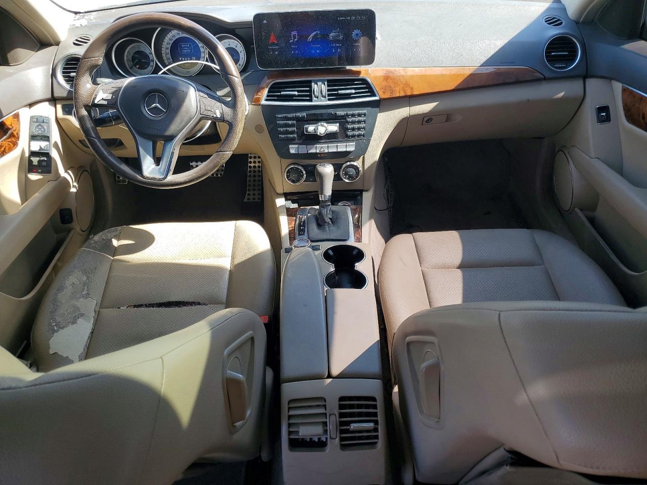 2012 Mercedes-benz C 250 White vin: WDDGF4HB9CF853286