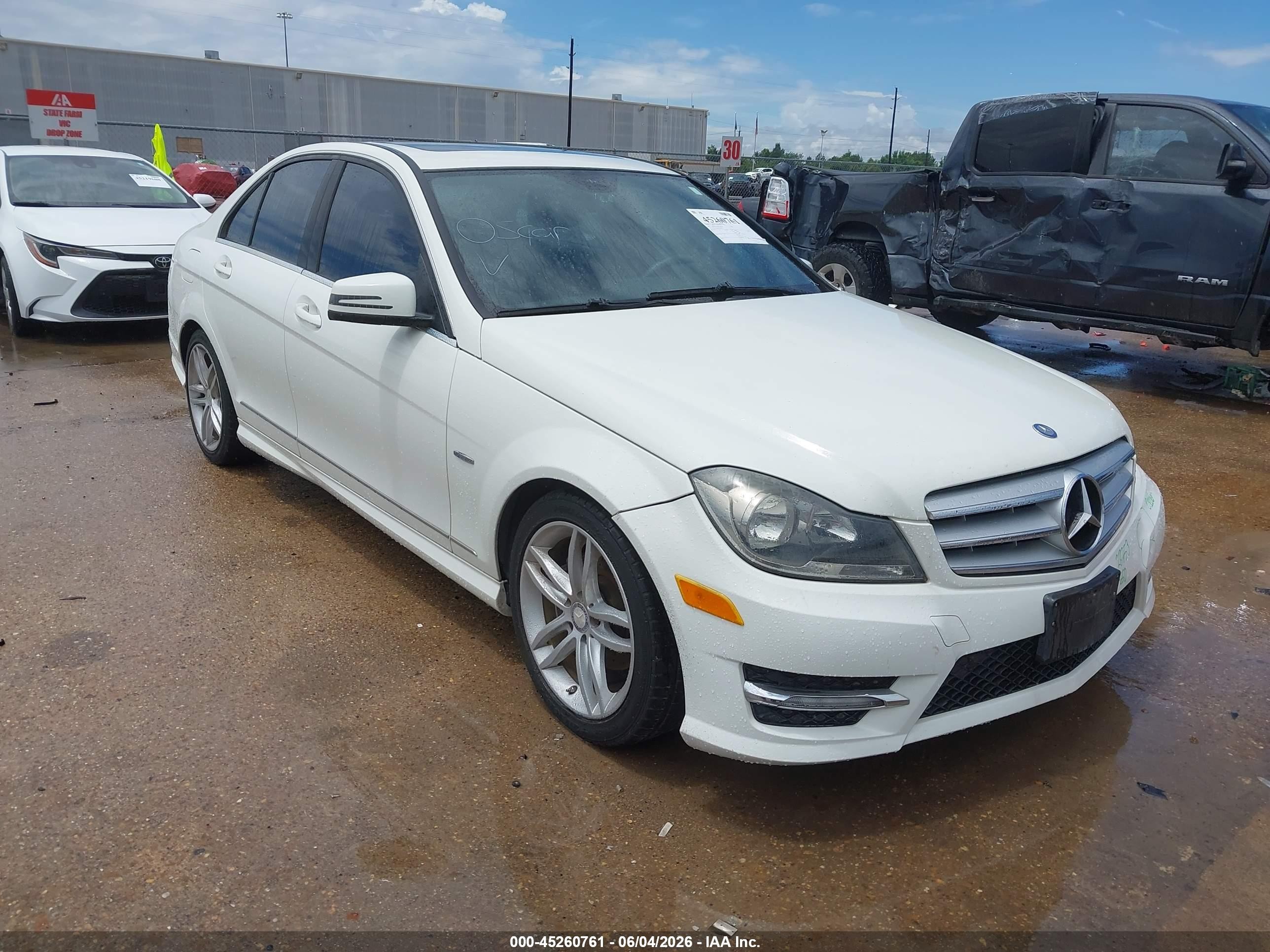 2012 Mercedes-benz C 250 Luxury/sport White vin: WDDGF4HB9CR199792