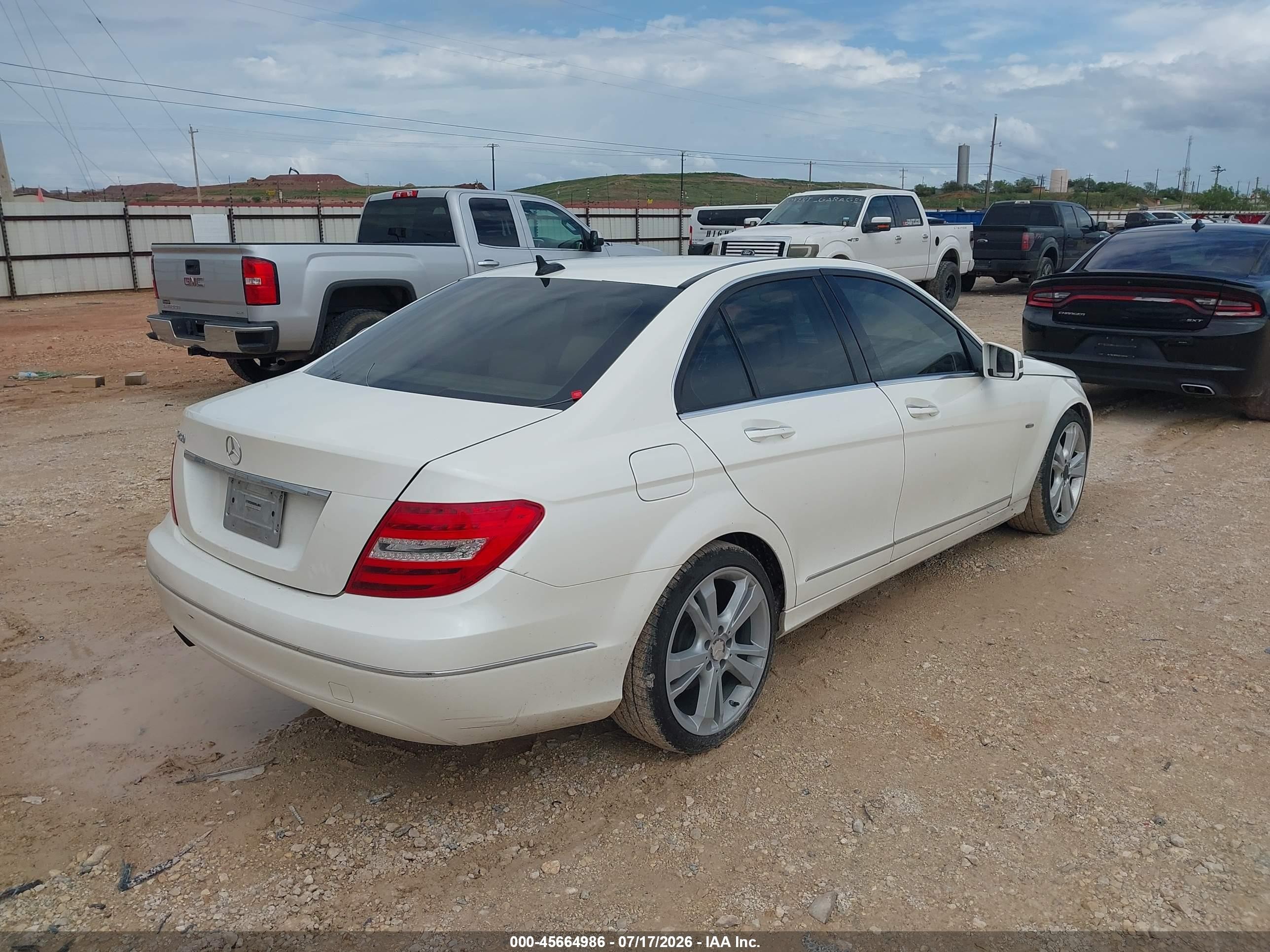 2012 Mercedes-benz C 250 Luxury White vin: WDDGF4HB9CR212024