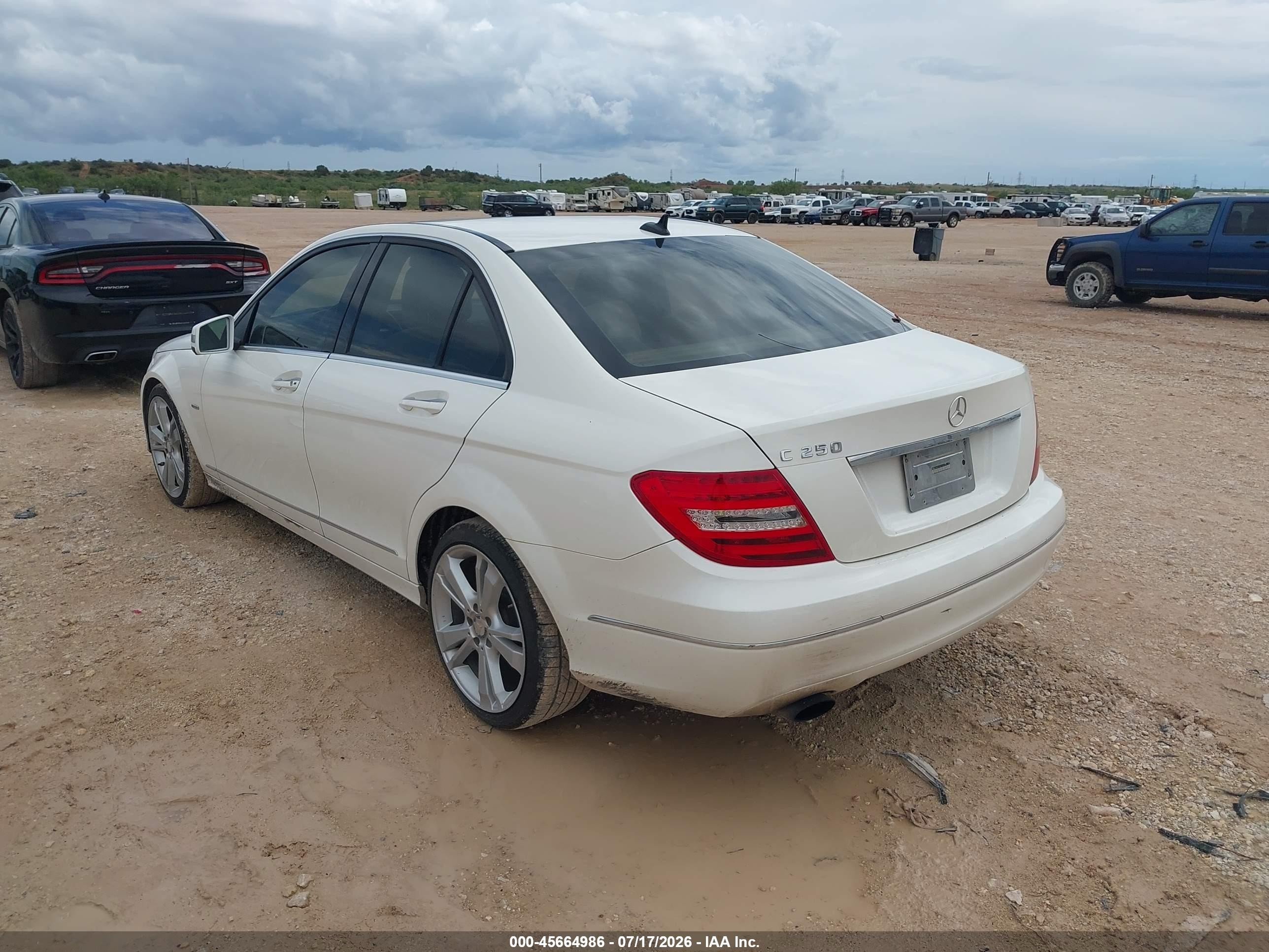 2012 Mercedes-benz C 250 Luxury White vin: WDDGF4HB9CR212024