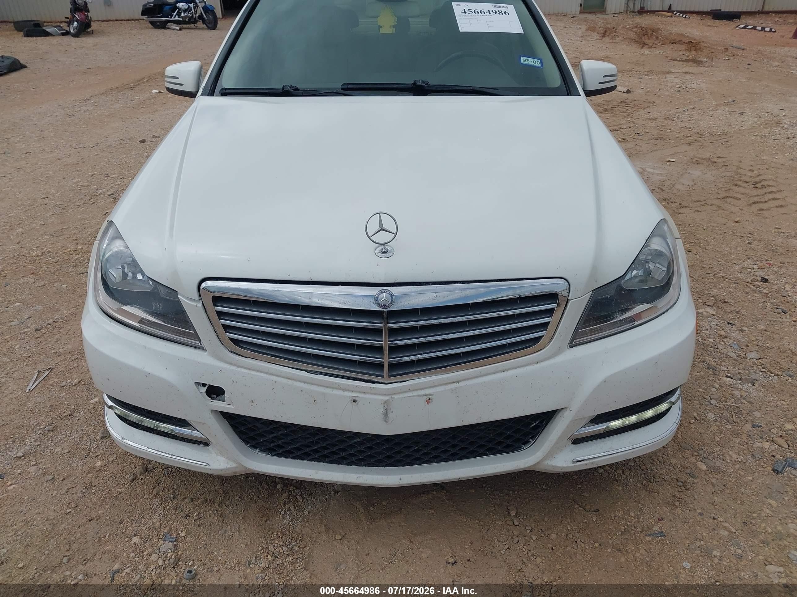 2012 Mercedes-benz C 250 Luxury White vin: WDDGF4HB9CR212024