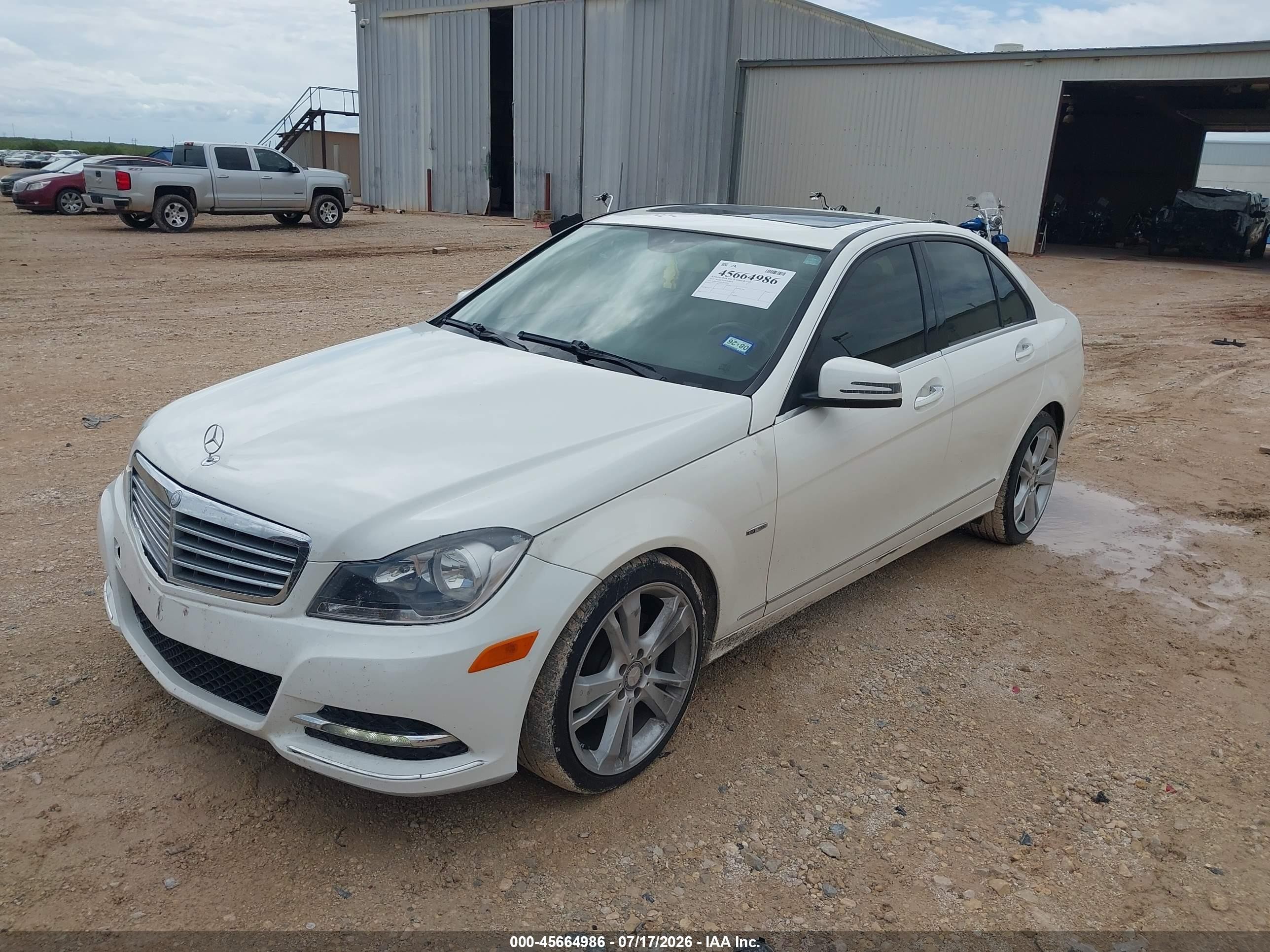 2012 Mercedes-benz C 250 Luxury White vin: WDDGF4HB9CR212024