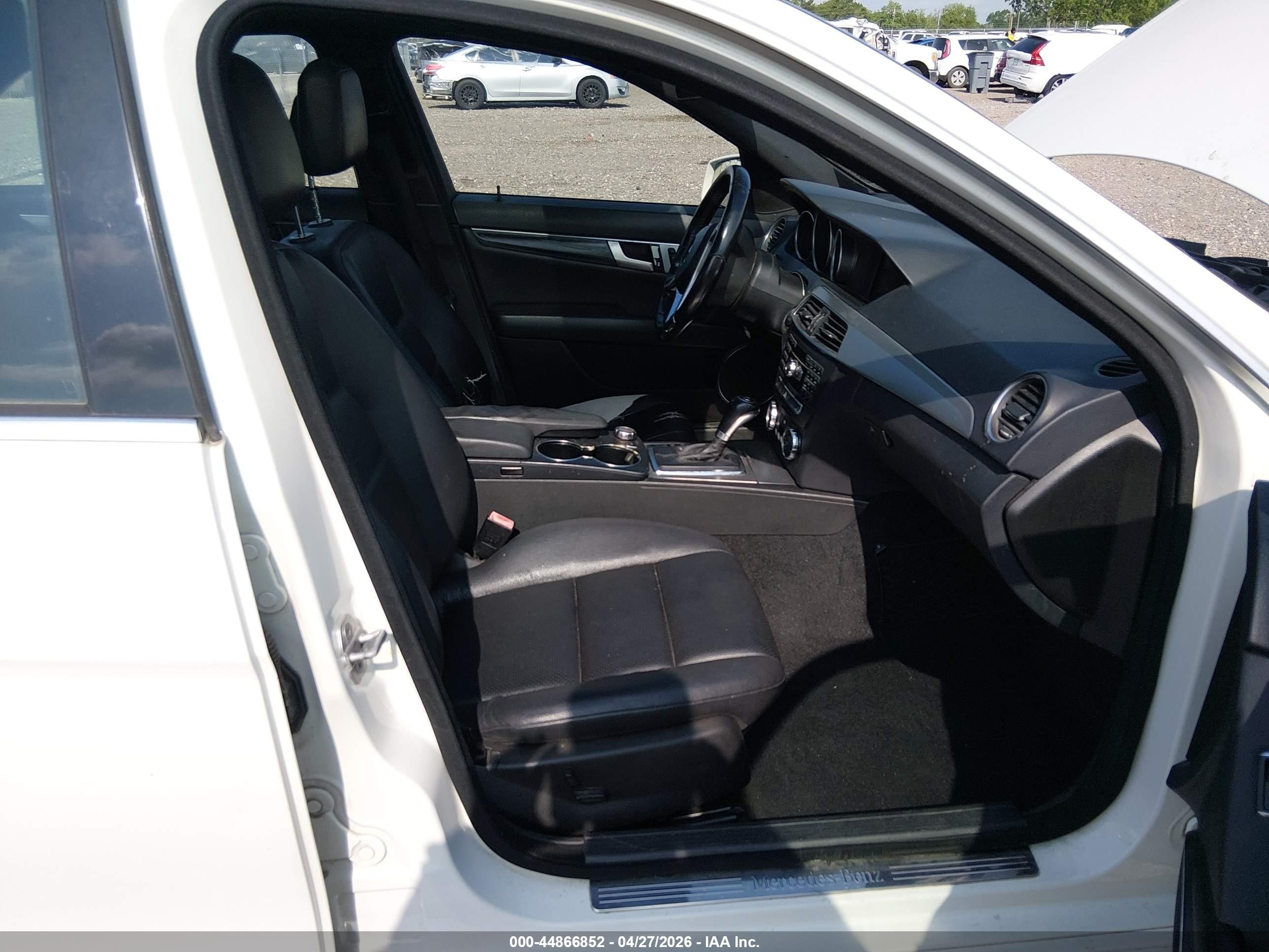 2012 Mercedes-benz C 250 Sport White vin: WDDGF4HB9CR231673