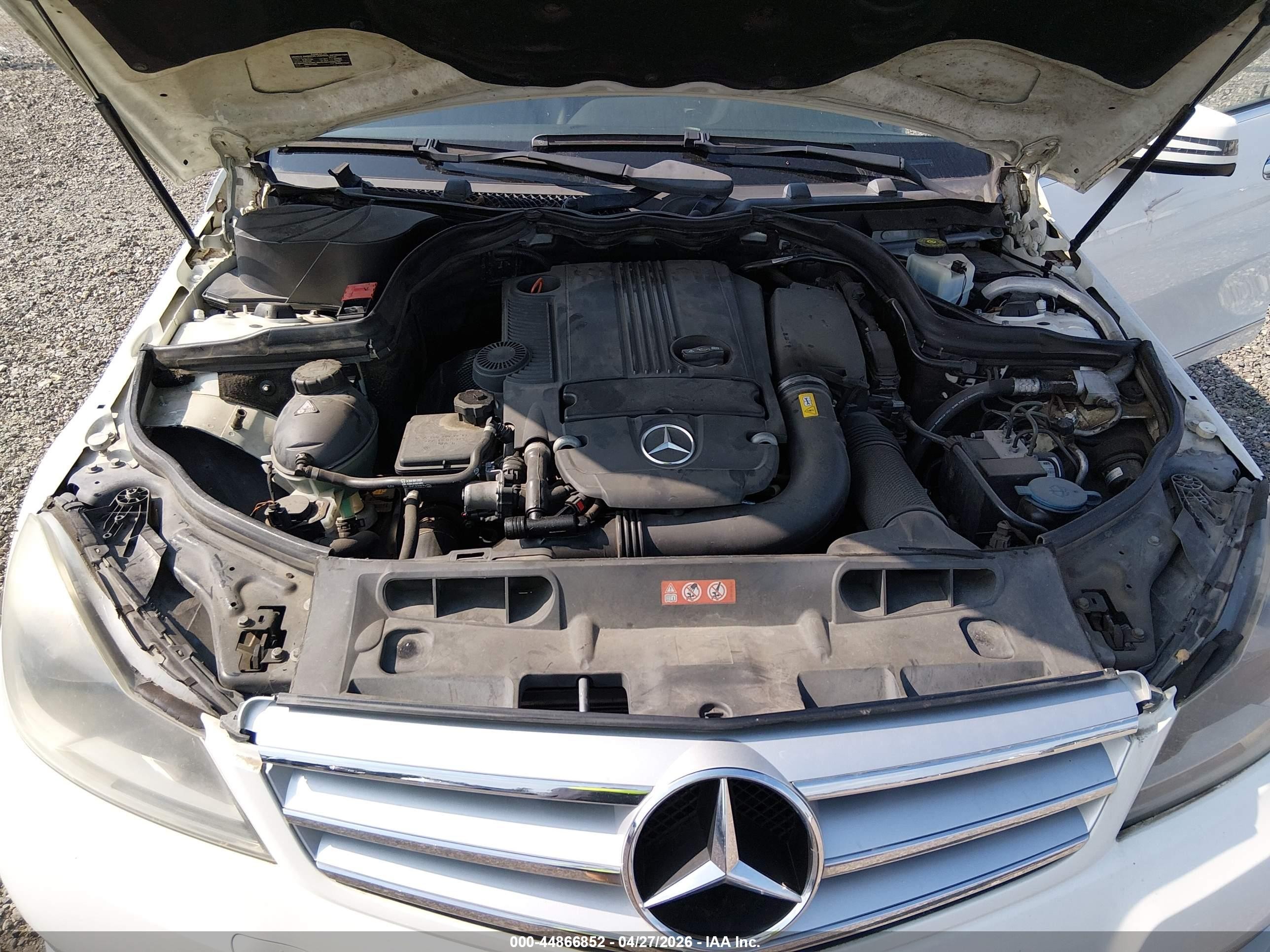 2012 Mercedes-benz C 250 Sport White vin: WDDGF4HB9CR231673