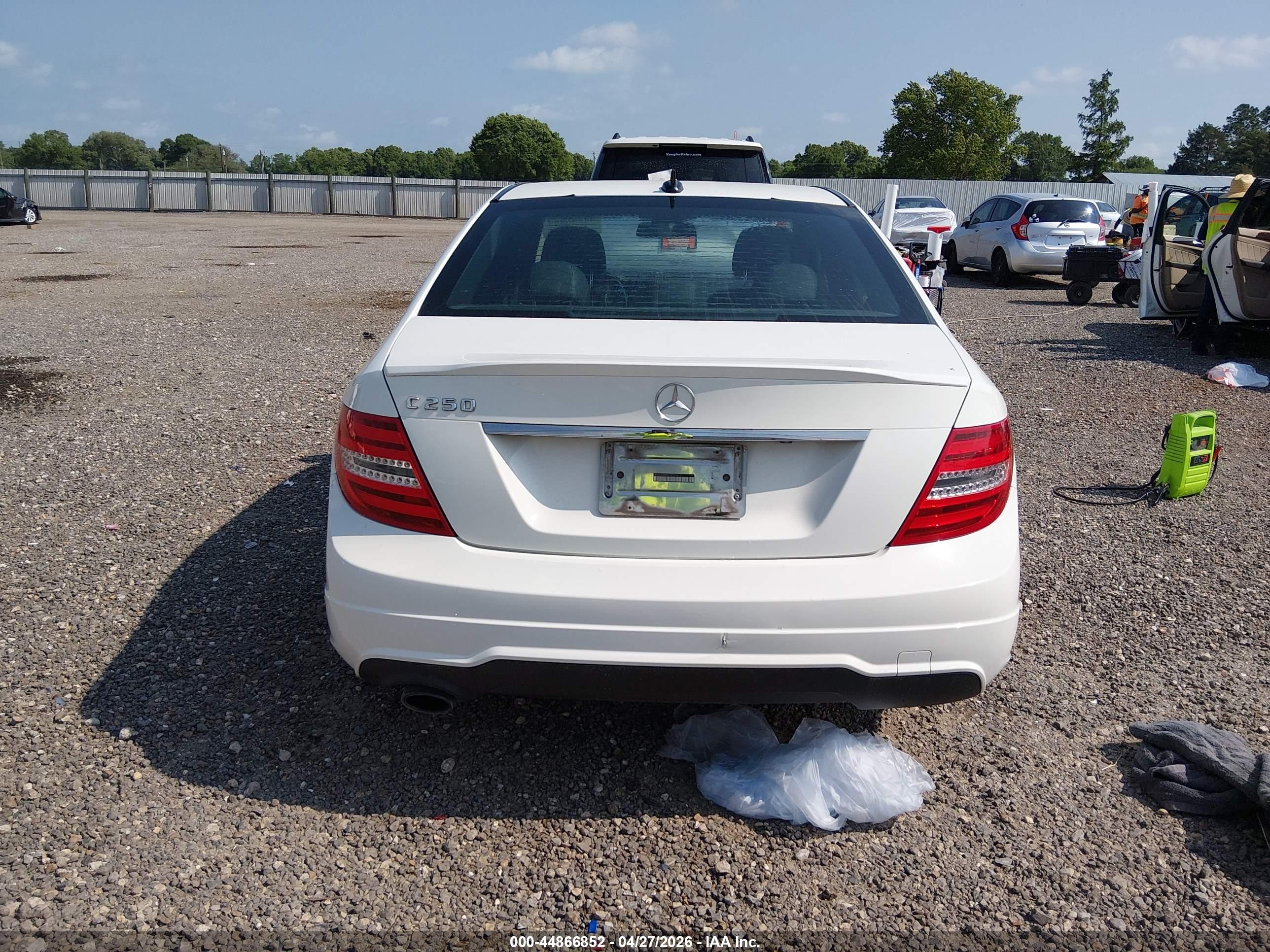 2012 Mercedes-benz C 250 Sport White vin: WDDGF4HB9CR231673