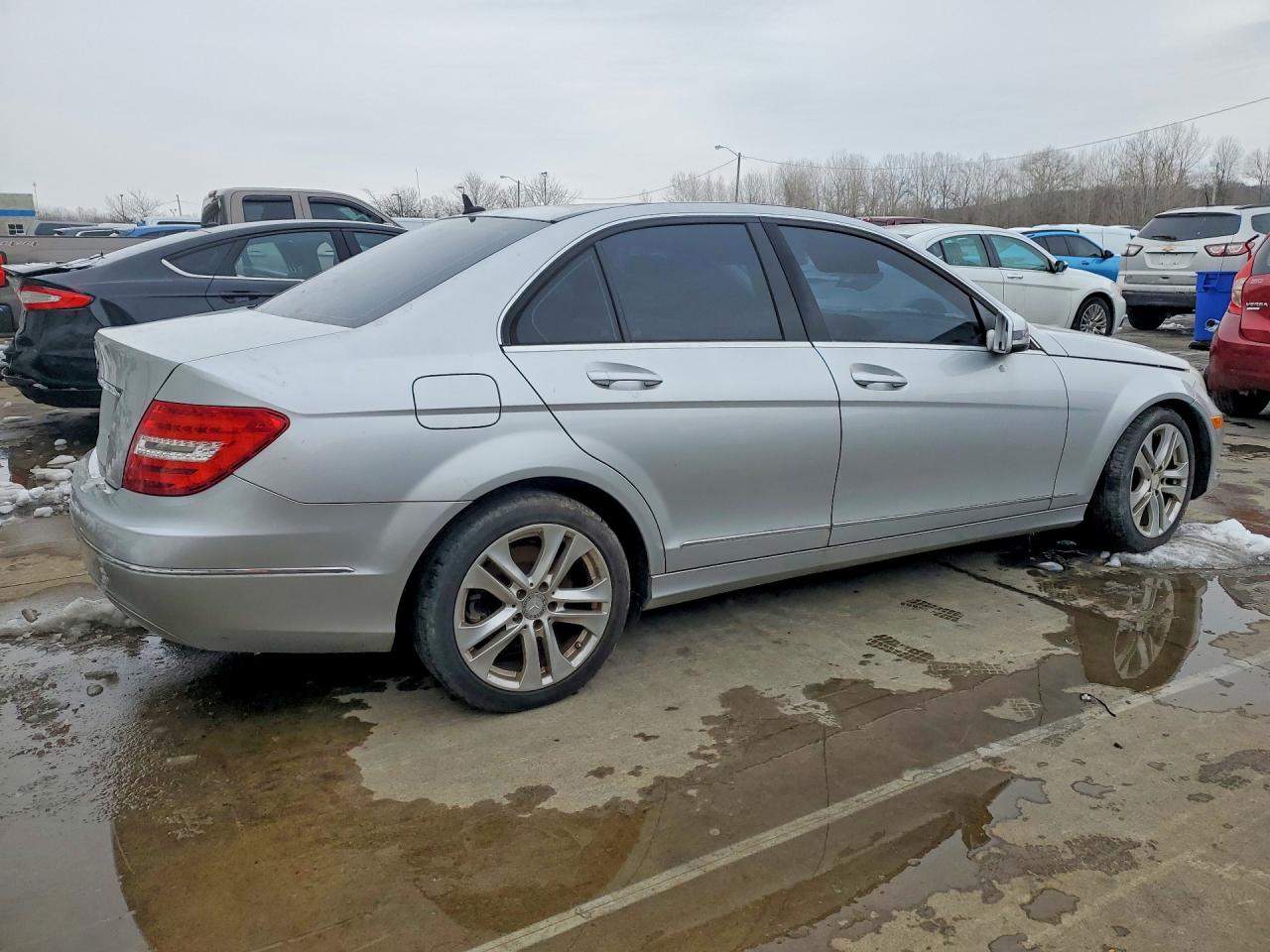 2013 Mercedes-benz C 250 Silver vin: WDDGF4HB9DA743465