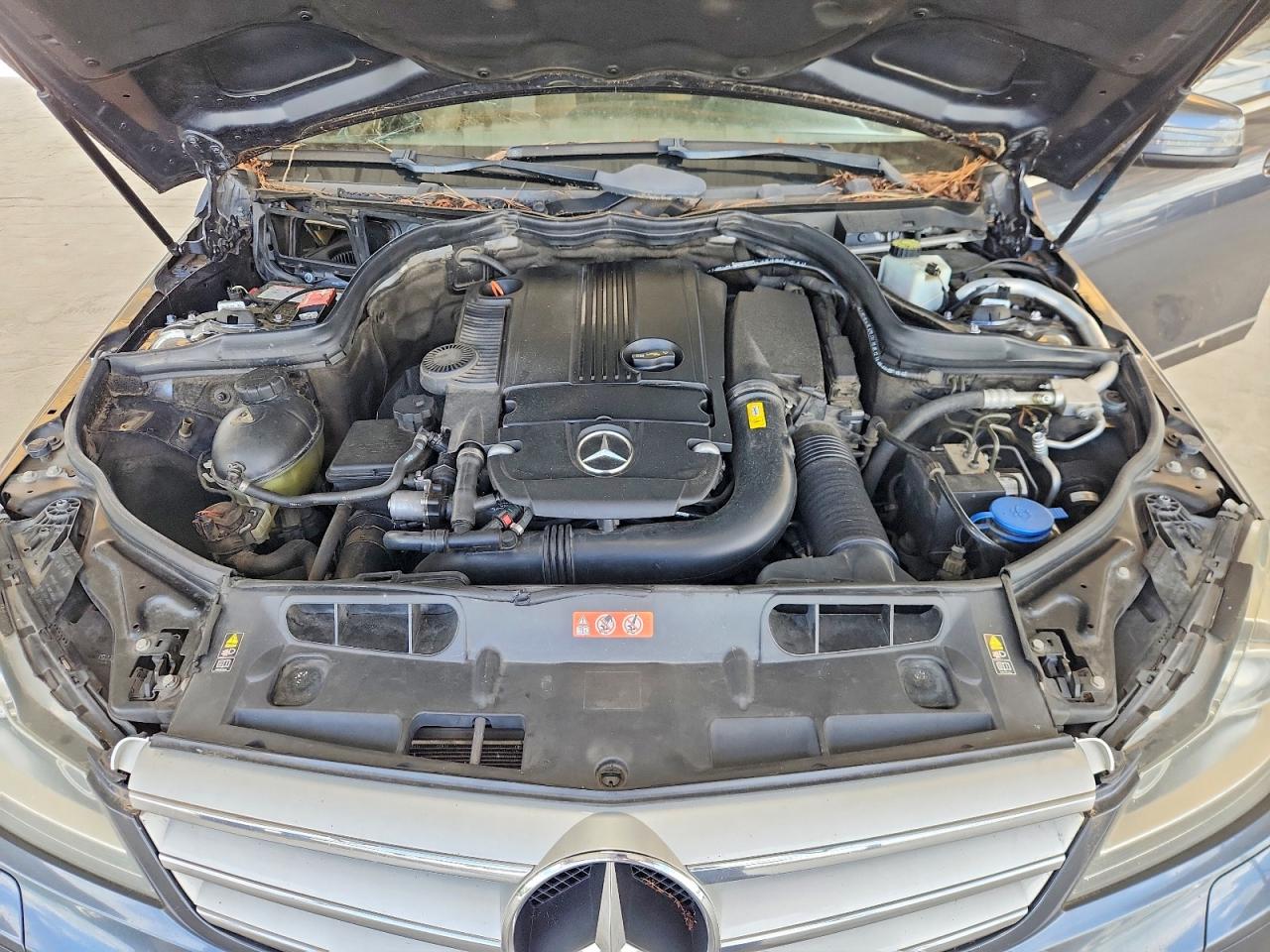 2013 Mercedes-benz C 250 Gray vin: WDDGF4HB9DA746267
