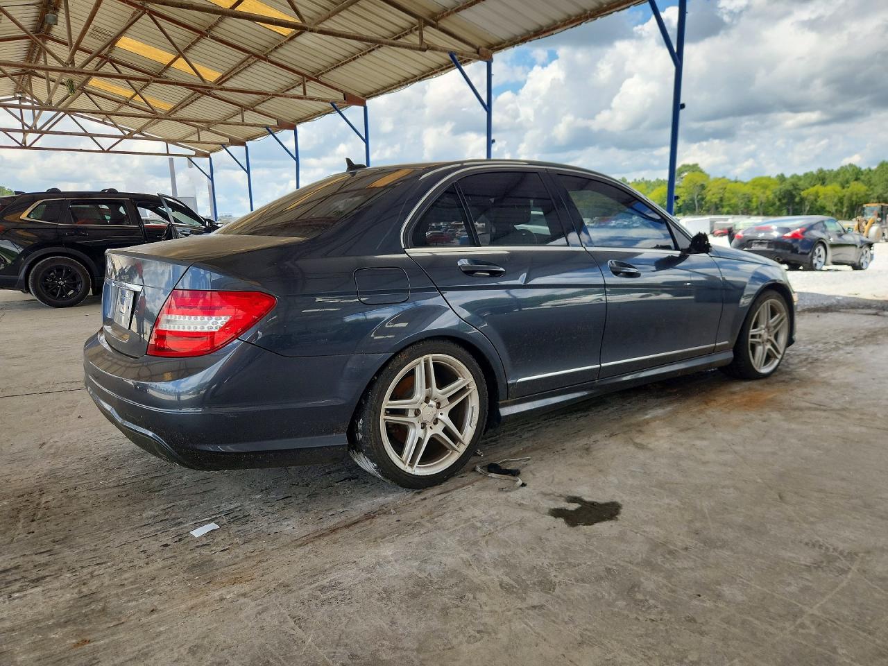 2013 Mercedes-benz C 250 Gray vin: WDDGF4HB9DA746267