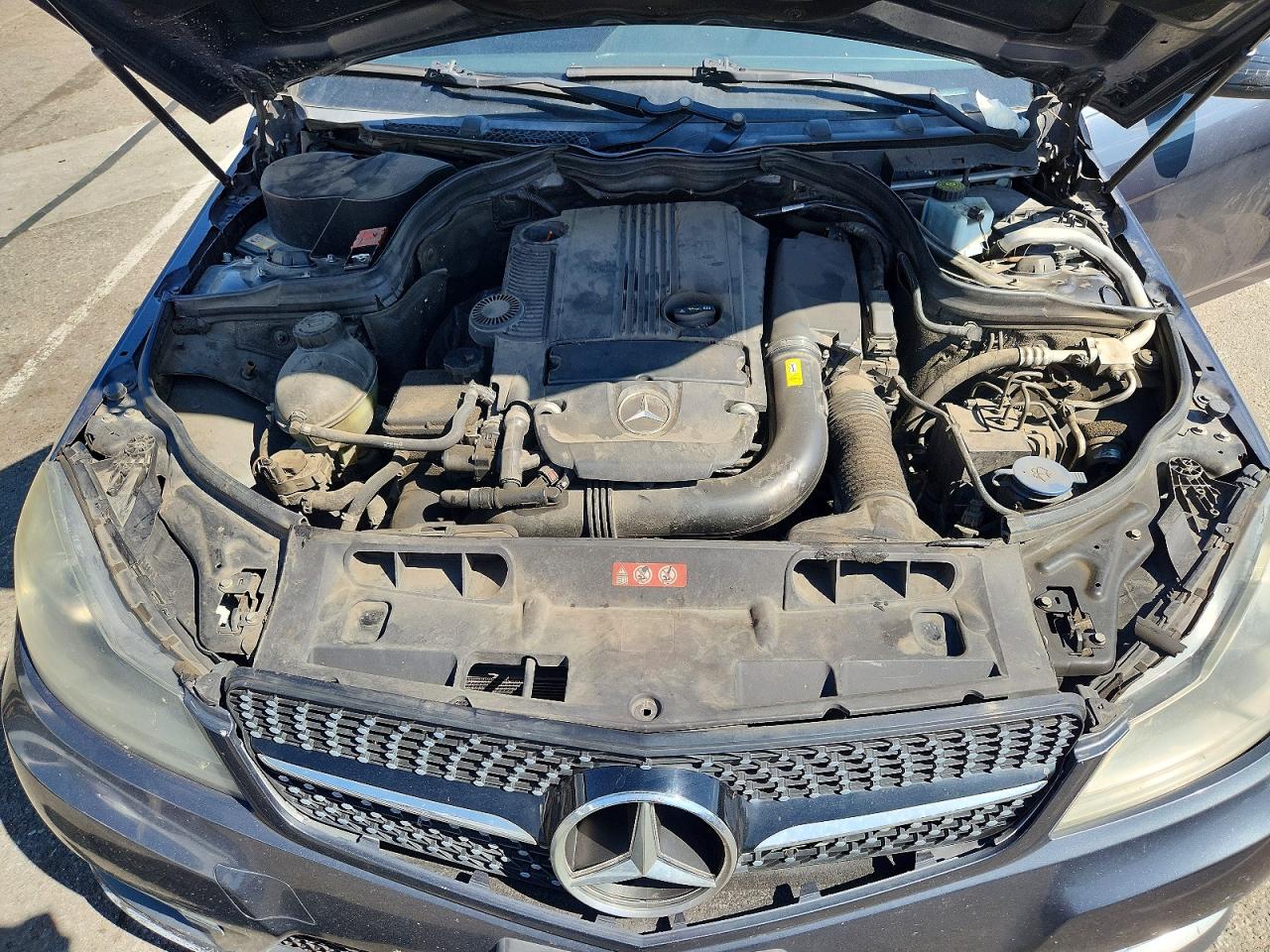 2013 Mercedes-benz C 250 Blue vin: WDDGF4HB9DA754482