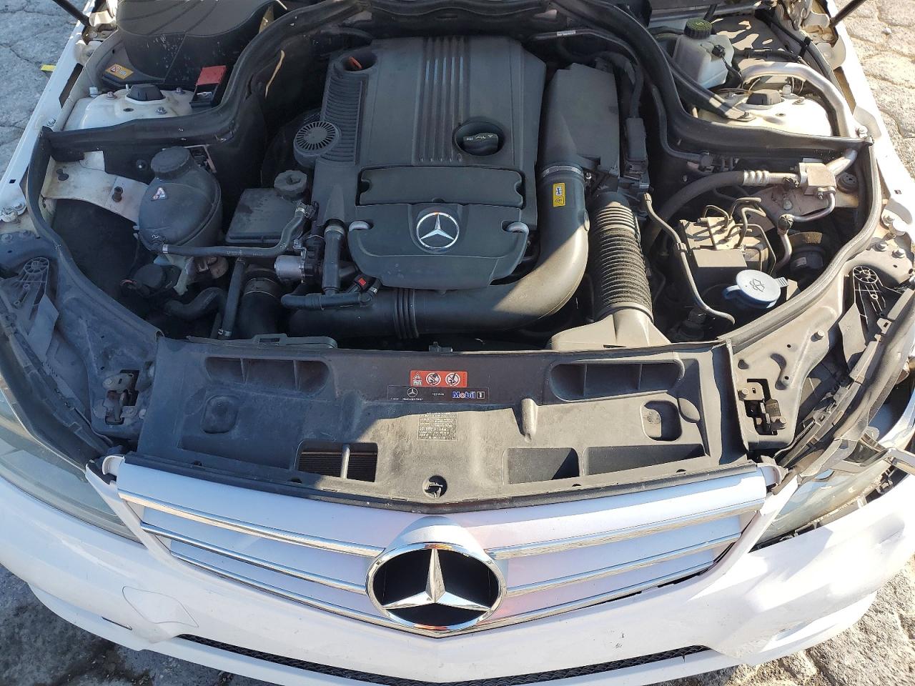 2013 Mercedes-benz C 250 White vin: WDDGF4HB9DA773050