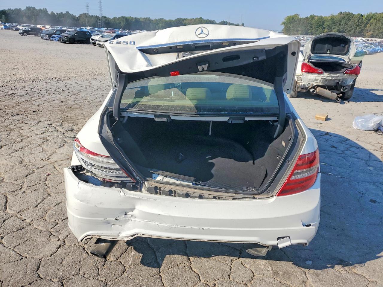 2013 Mercedes-benz C 250 White vin: WDDGF4HB9DA773050