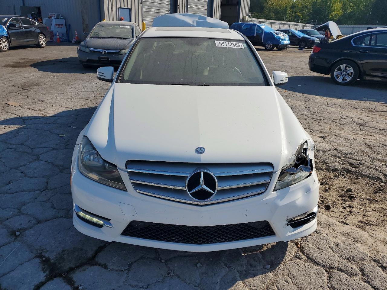 2013 Mercedes-benz C 250 White vin: WDDGF4HB9DA773050