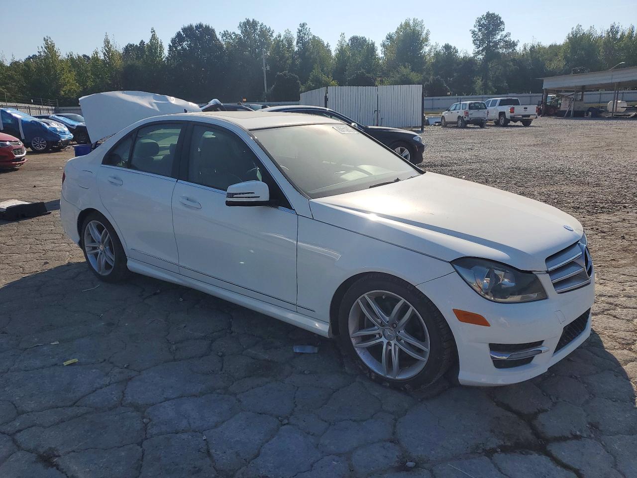 2013 Mercedes-benz C 250 White vin: WDDGF4HB9DA773050