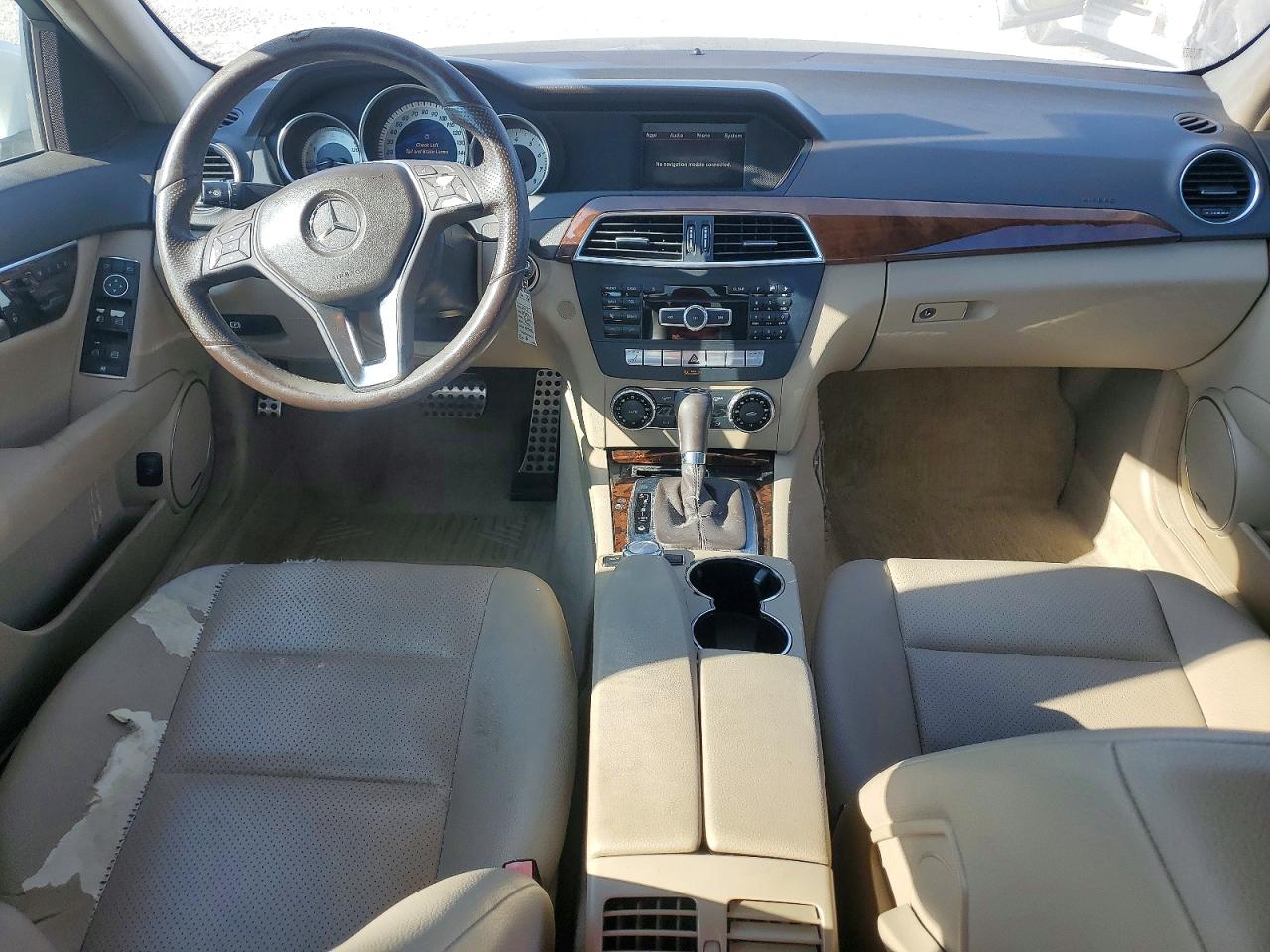 2013 Mercedes-benz C 250 White vin: WDDGF4HB9DA773050