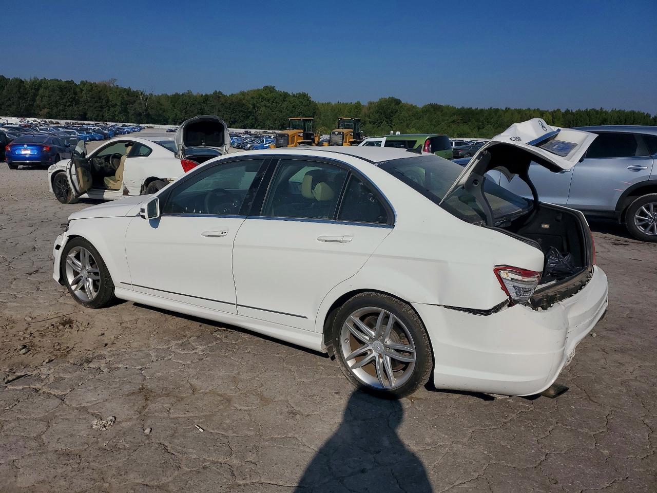 2013 Mercedes-benz C 250 White vin: WDDGF4HB9DA773050