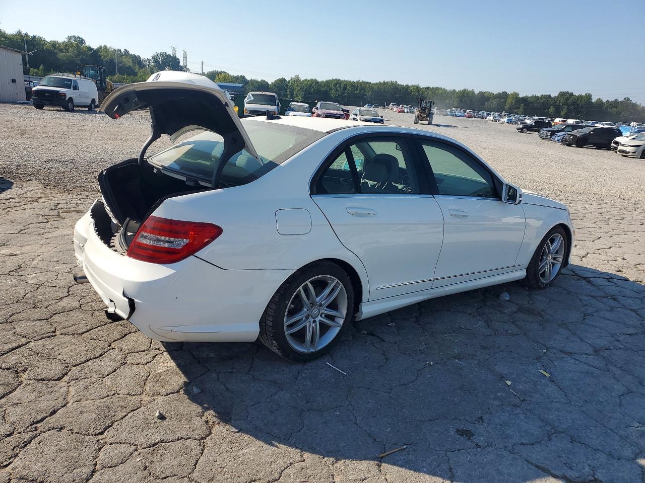 2013 Mercedes-benz C 250 White vin: WDDGF4HB9DA773050