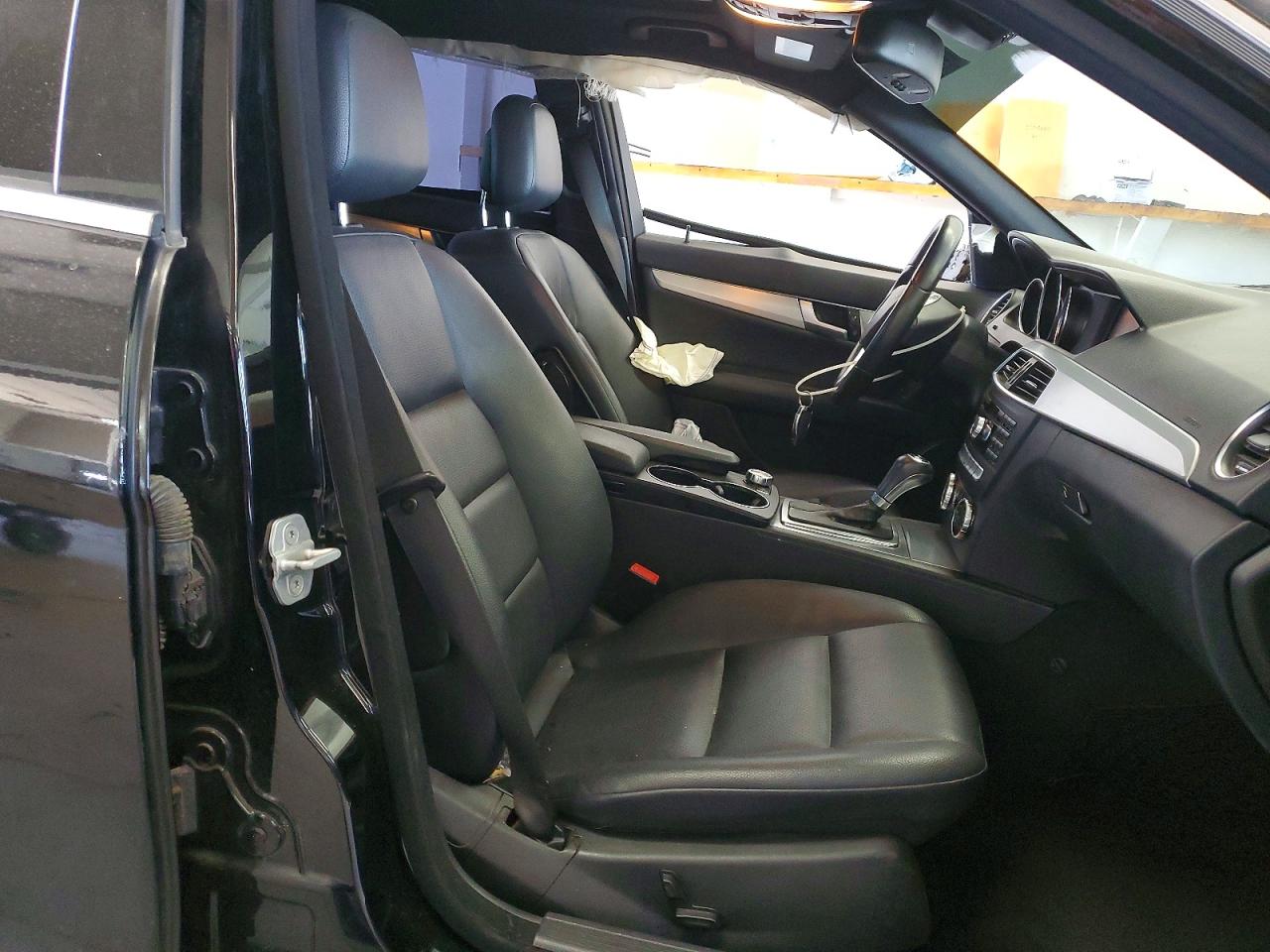 2013 Mercedes-benz C 250 Black vin: WDDGF4HB9DA774683