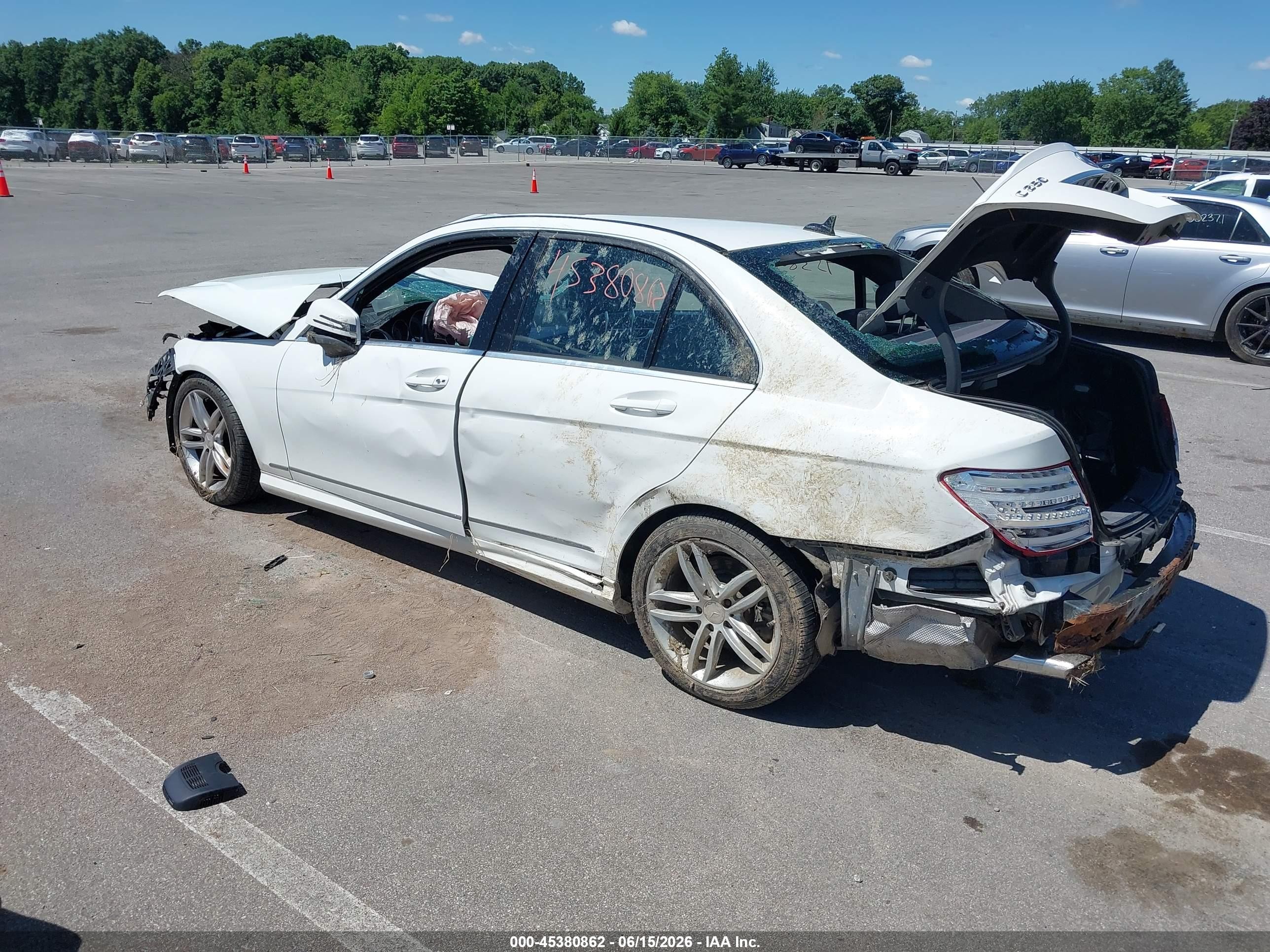 2013 Mercedes-benz C 250 Sport White vin: WDDGF4HB9DA801364