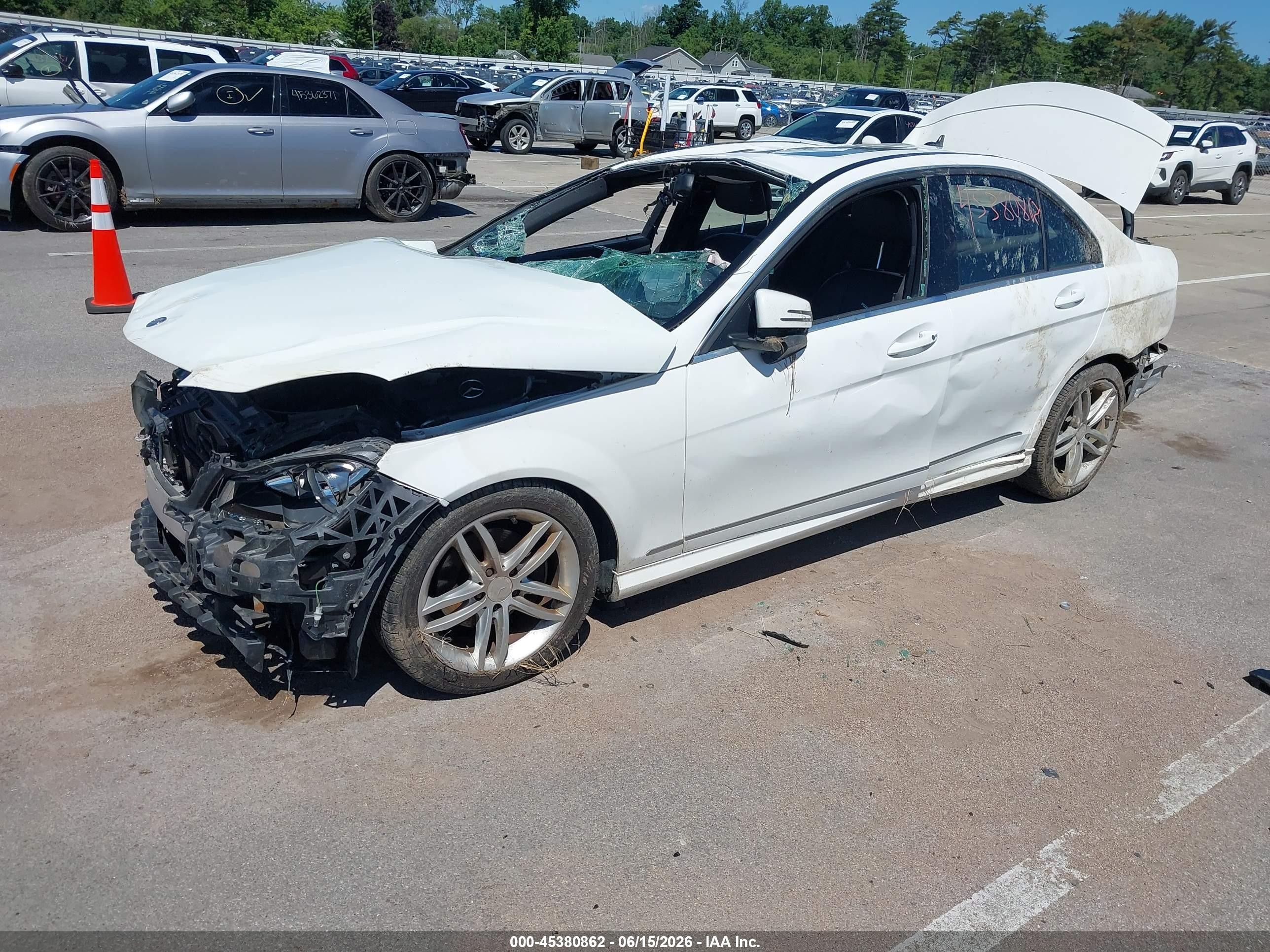 2013 Mercedes-benz C 250 Sport White vin: WDDGF4HB9DA801364