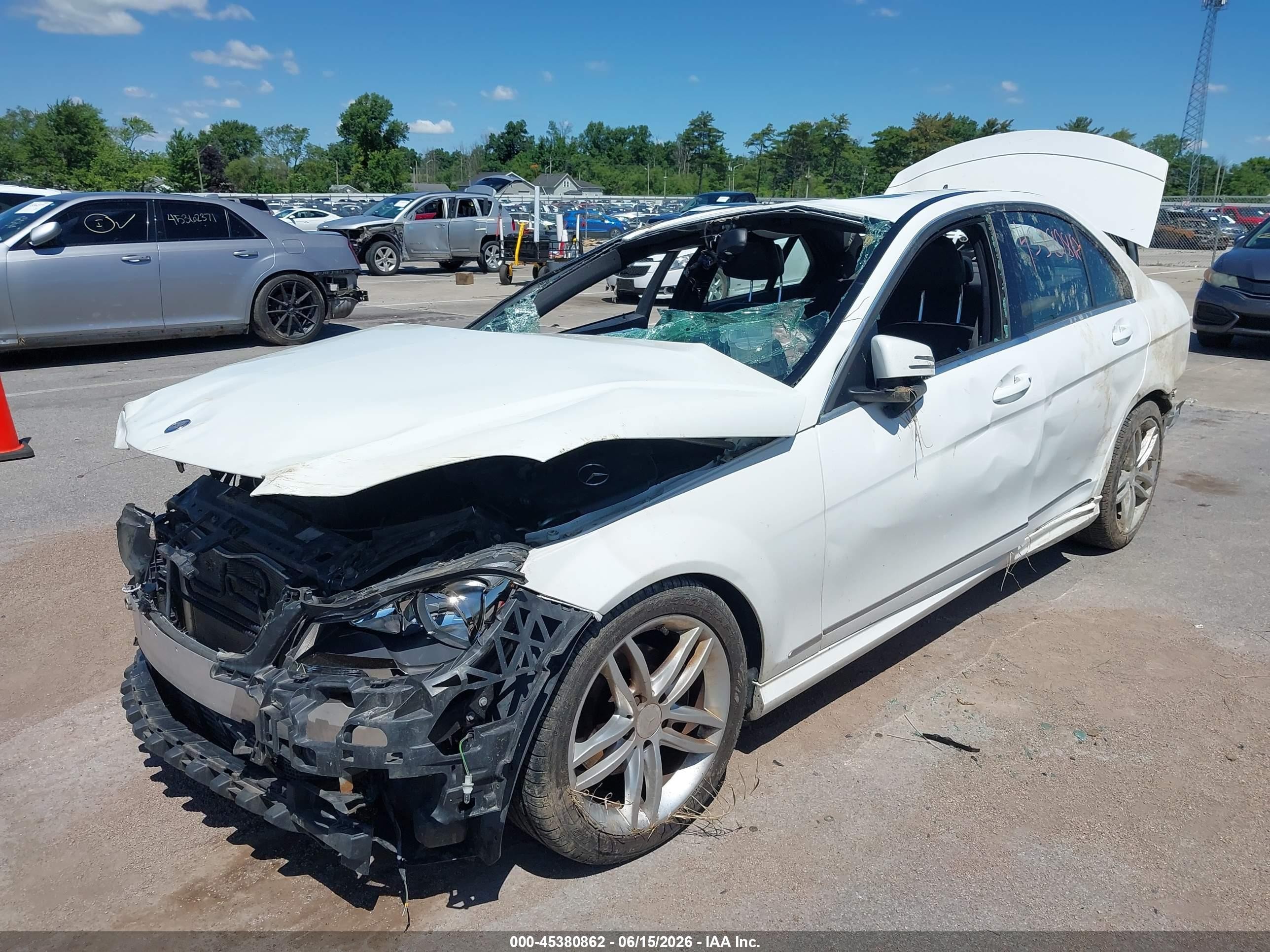 2013 Mercedes-benz C 250 Sport White vin: WDDGF4HB9DA801364