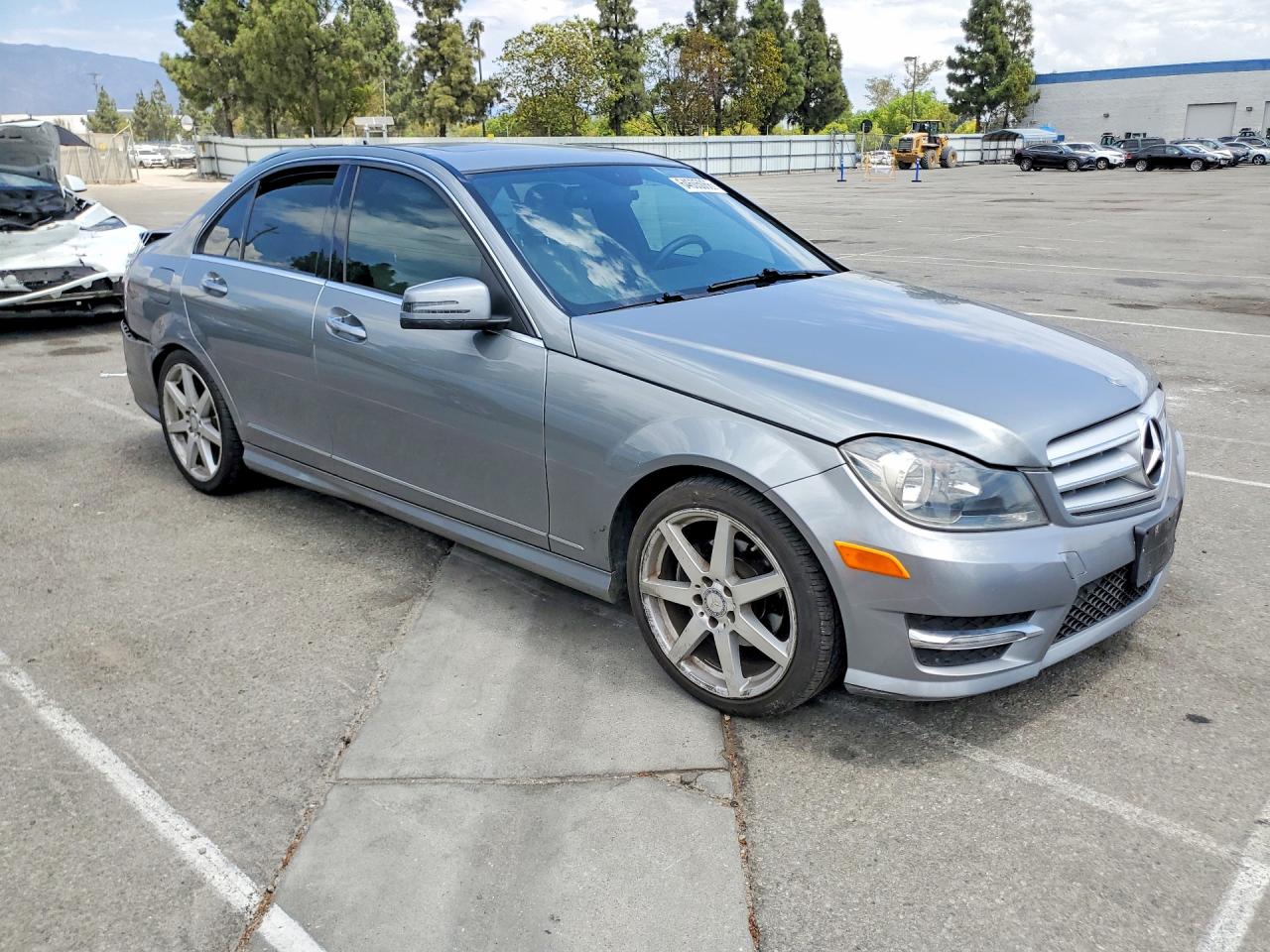 2013 Mercedes-benz C 250 Gray vin: WDDGF4HB9DA860706