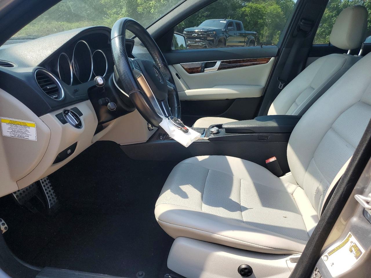2013 Mercedes-benz C 250 Серый vin: WDDGF4HB9DR243873