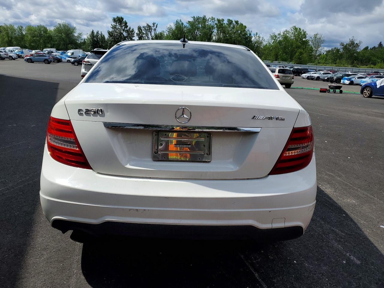 2013 Mercedes-benz C 250 White vin: WDDGF4HB9DR249172
