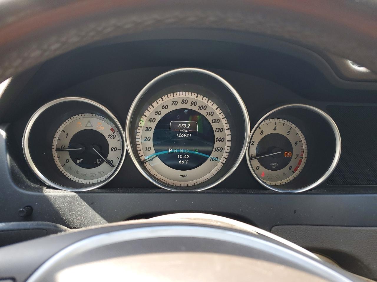 2013 Mercedes-benz C 250 White vin: WDDGF4HB9DR249172