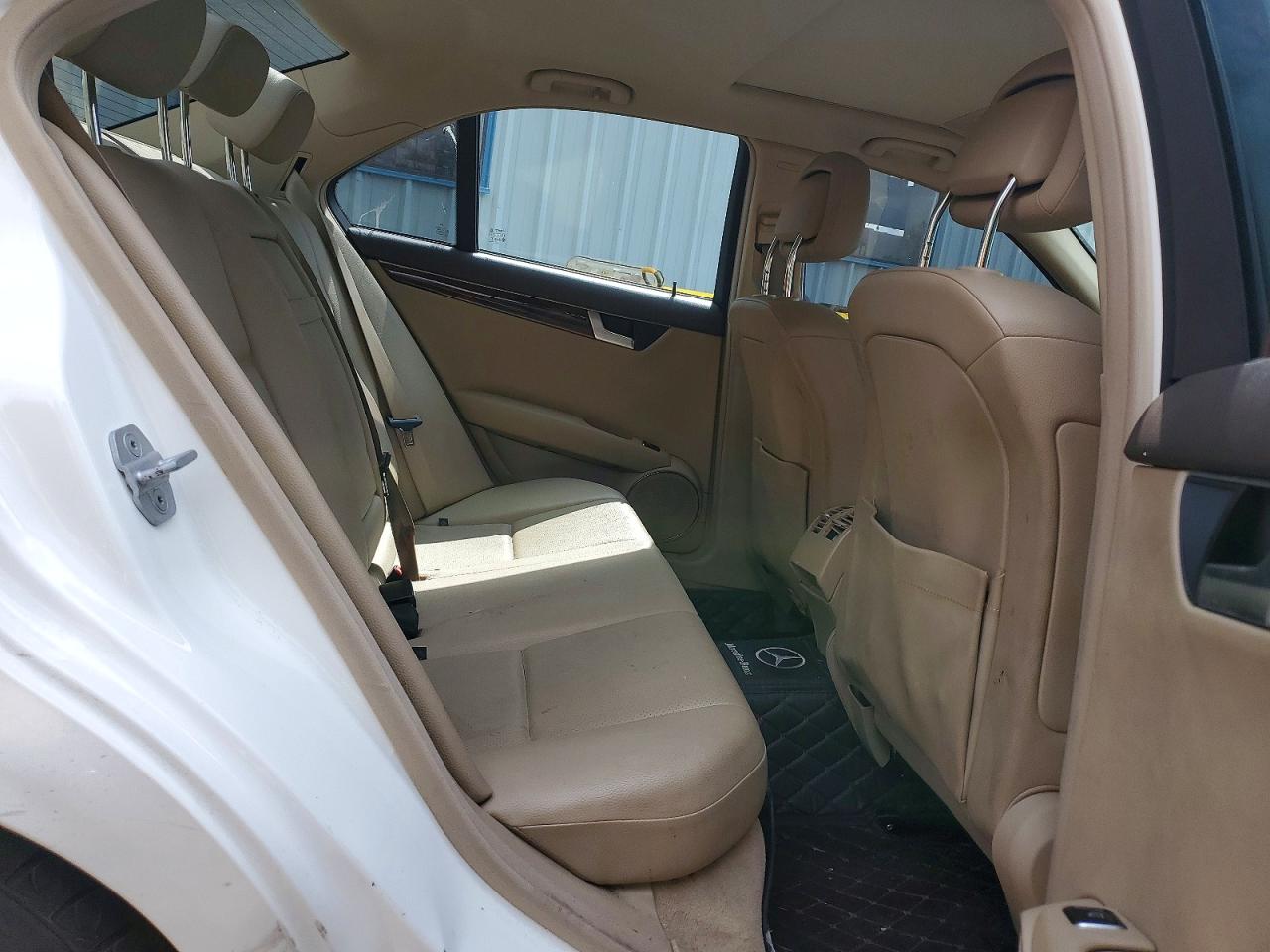 2013 Mercedes-benz C 250 White vin: WDDGF4HB9DR249172
