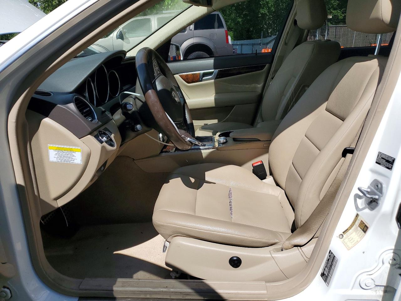 2013 Mercedes-benz C 250 White vin: WDDGF4HB9DR249172