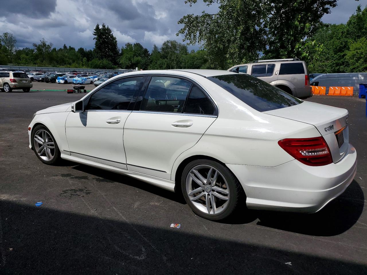 2013 Mercedes-benz C 250 White vin: WDDGF4HB9DR249172