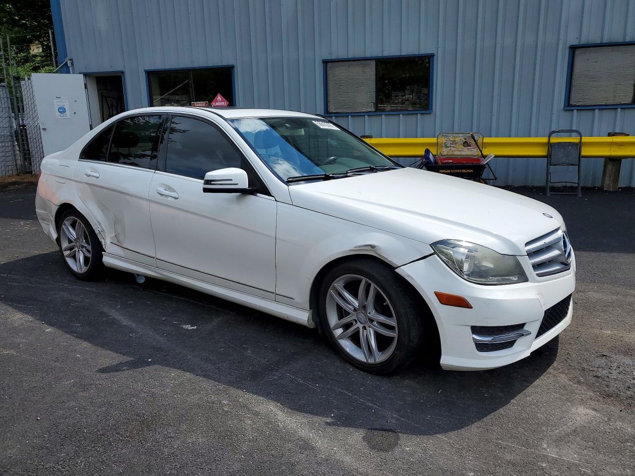 2013 Mercedes-benz C 250 White vin: WDDGF4HB9DR249172