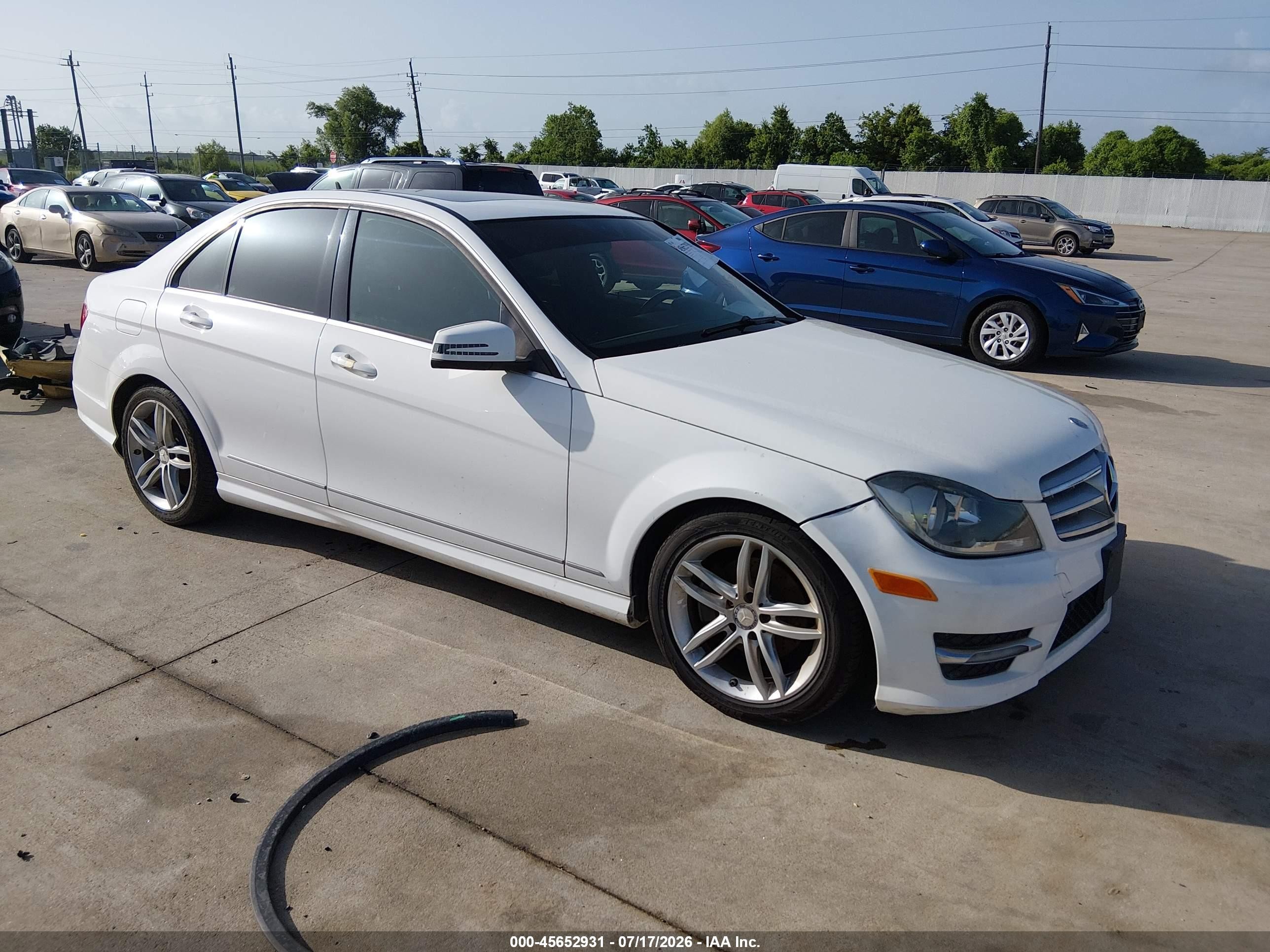 2013 Mercedes-benz C 250 Sport White vin: WDDGF4HB9DR250077