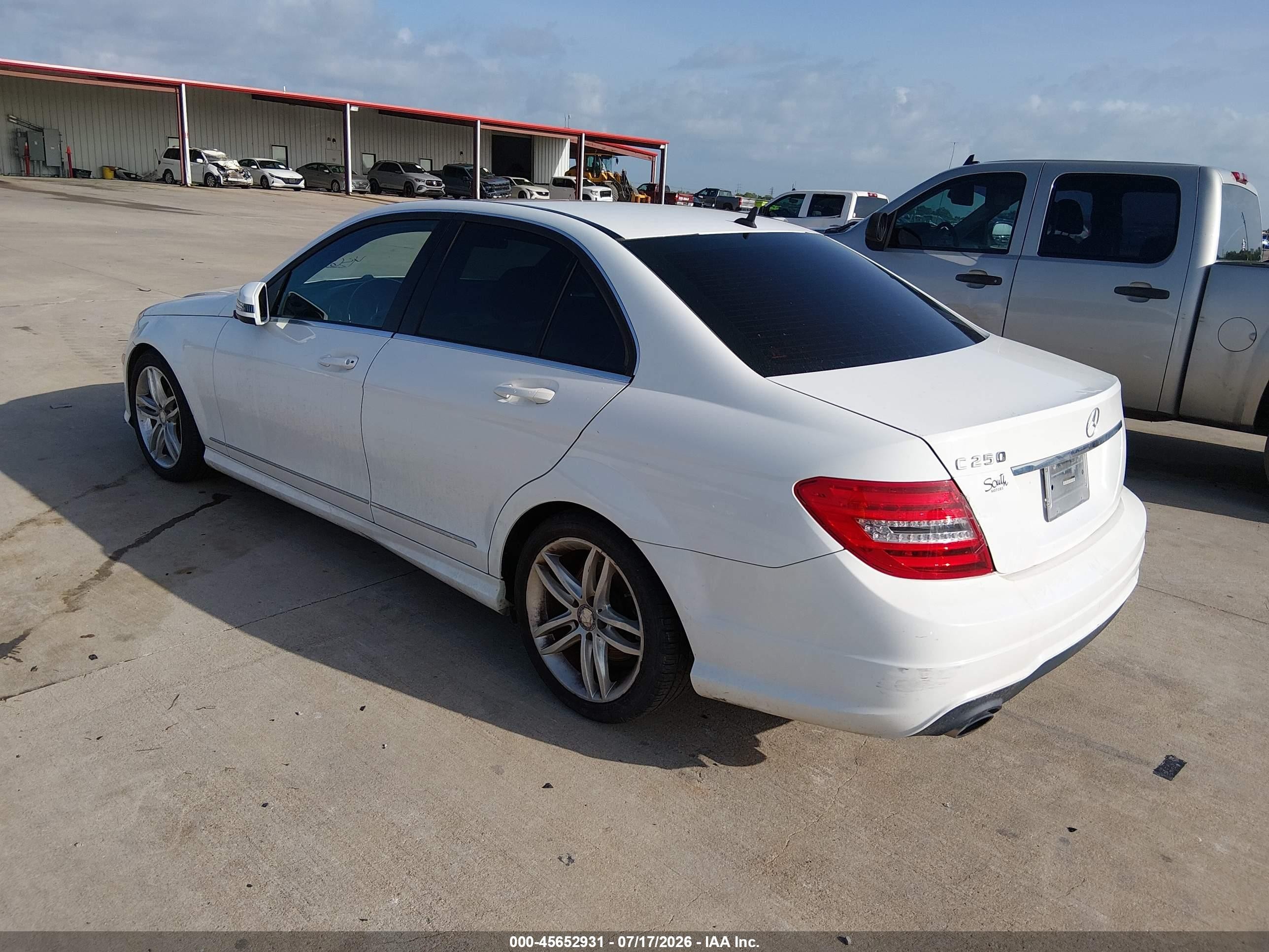 2013 Mercedes-benz C 250 Sport White vin: WDDGF4HB9DR250077