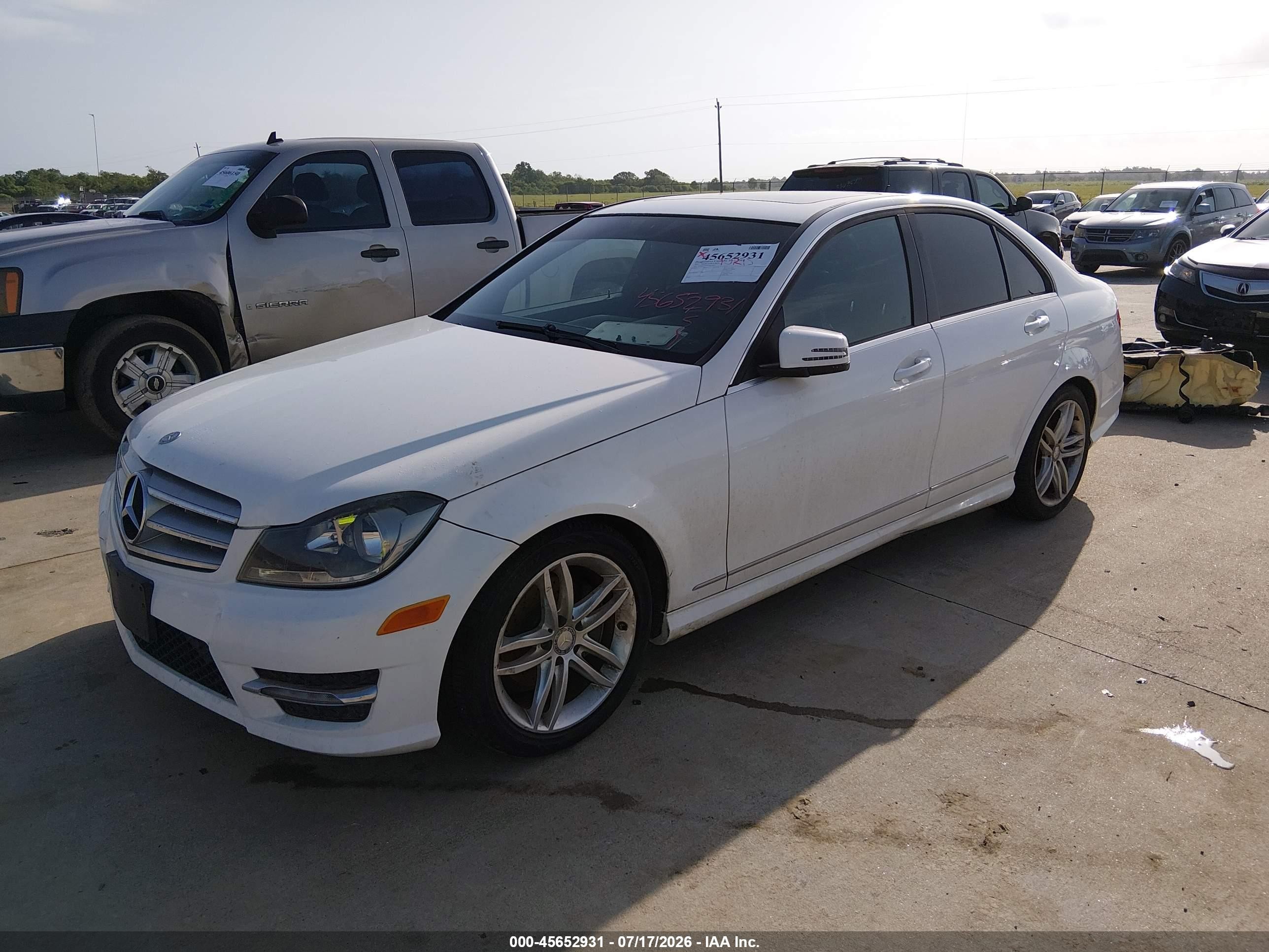 2013 Mercedes-benz C 250 Sport White vin: WDDGF4HB9DR250077