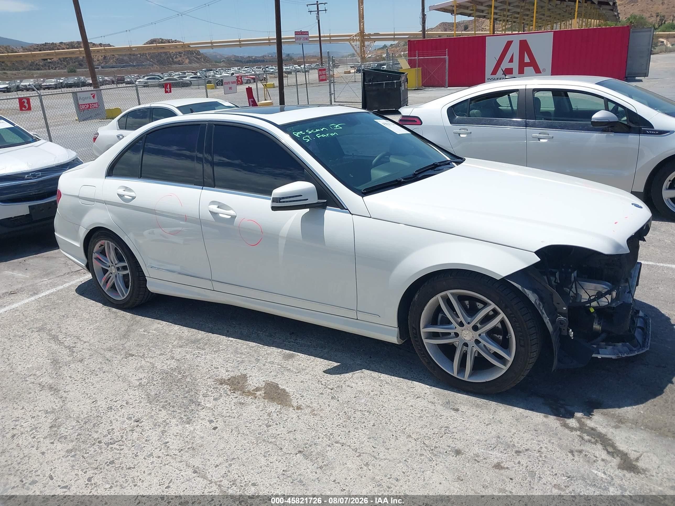 2013 Mercedes-benz C 250 Sport White vin: WDDGF4HB9DR265064