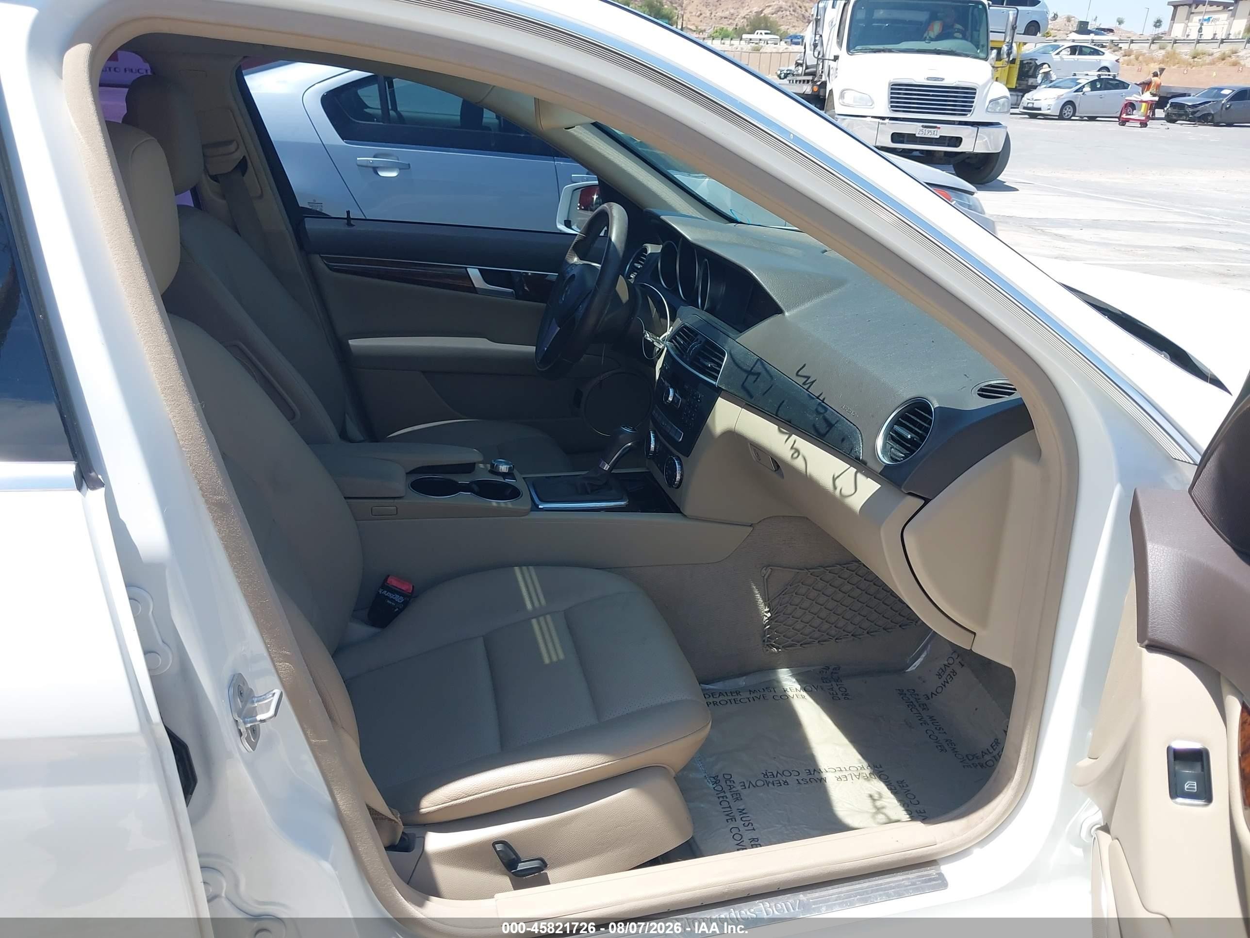 2013 Mercedes-benz C 250 Sport White vin: WDDGF4HB9DR265064
