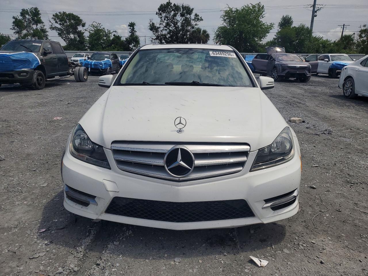 2013 Mercedes-benz C 250 White vin: WDDGF4HB9DR268577