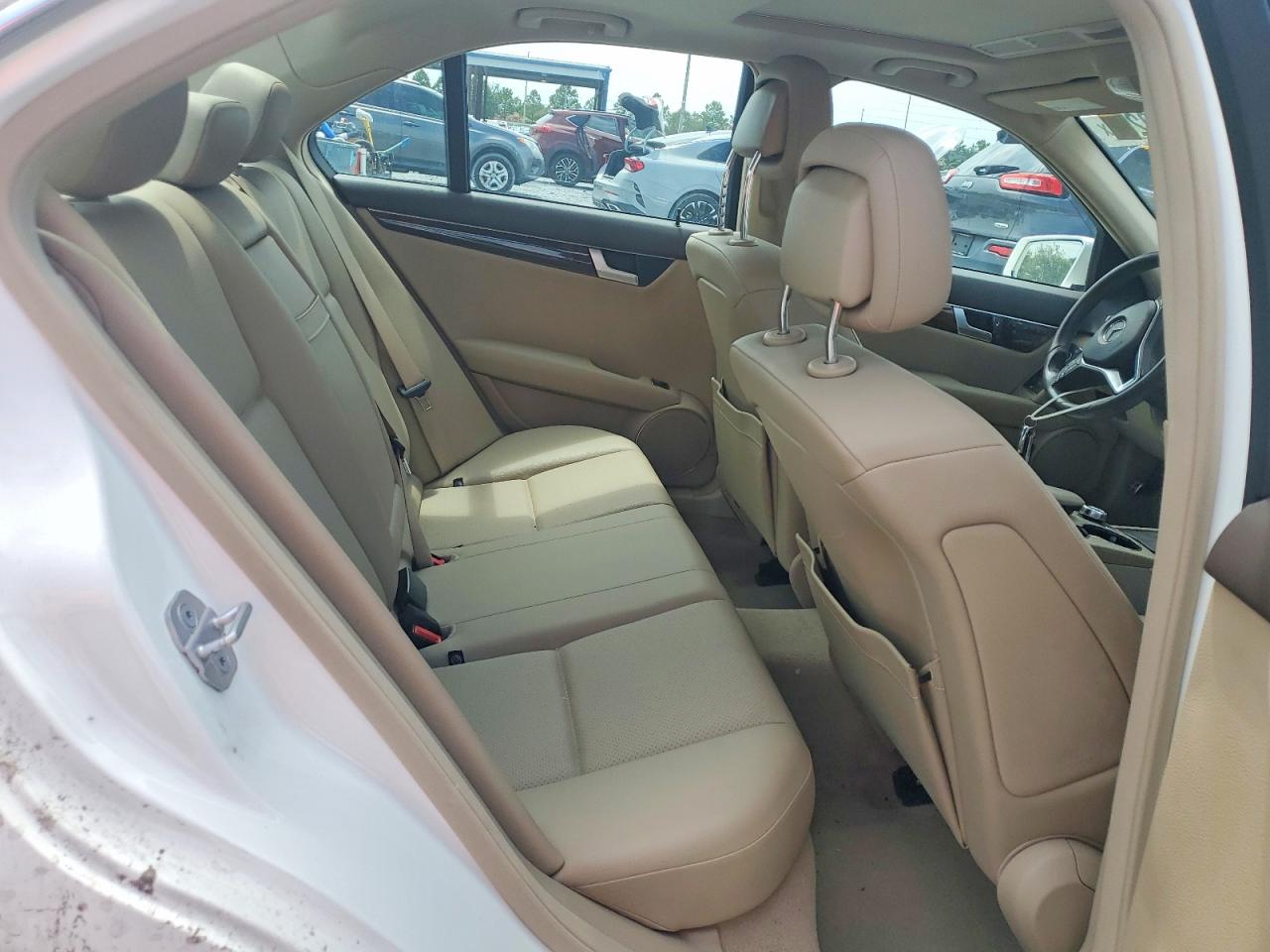 2013 Mercedes-benz C 250 White vin: WDDGF4HB9DR268577