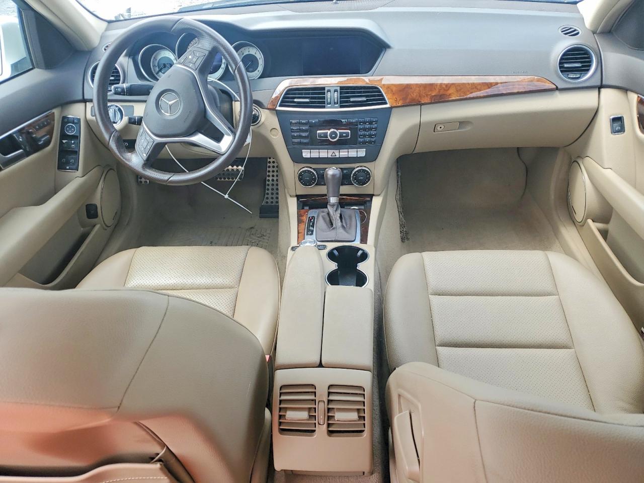2013 Mercedes-benz C 250 White vin: WDDGF4HB9DR268577