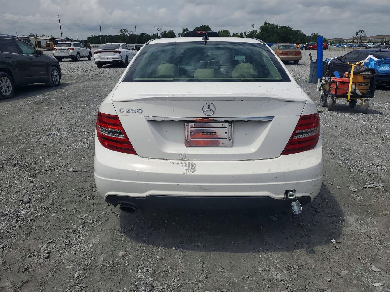 2013 Mercedes-benz C 250 White vin: WDDGF4HB9DR268577