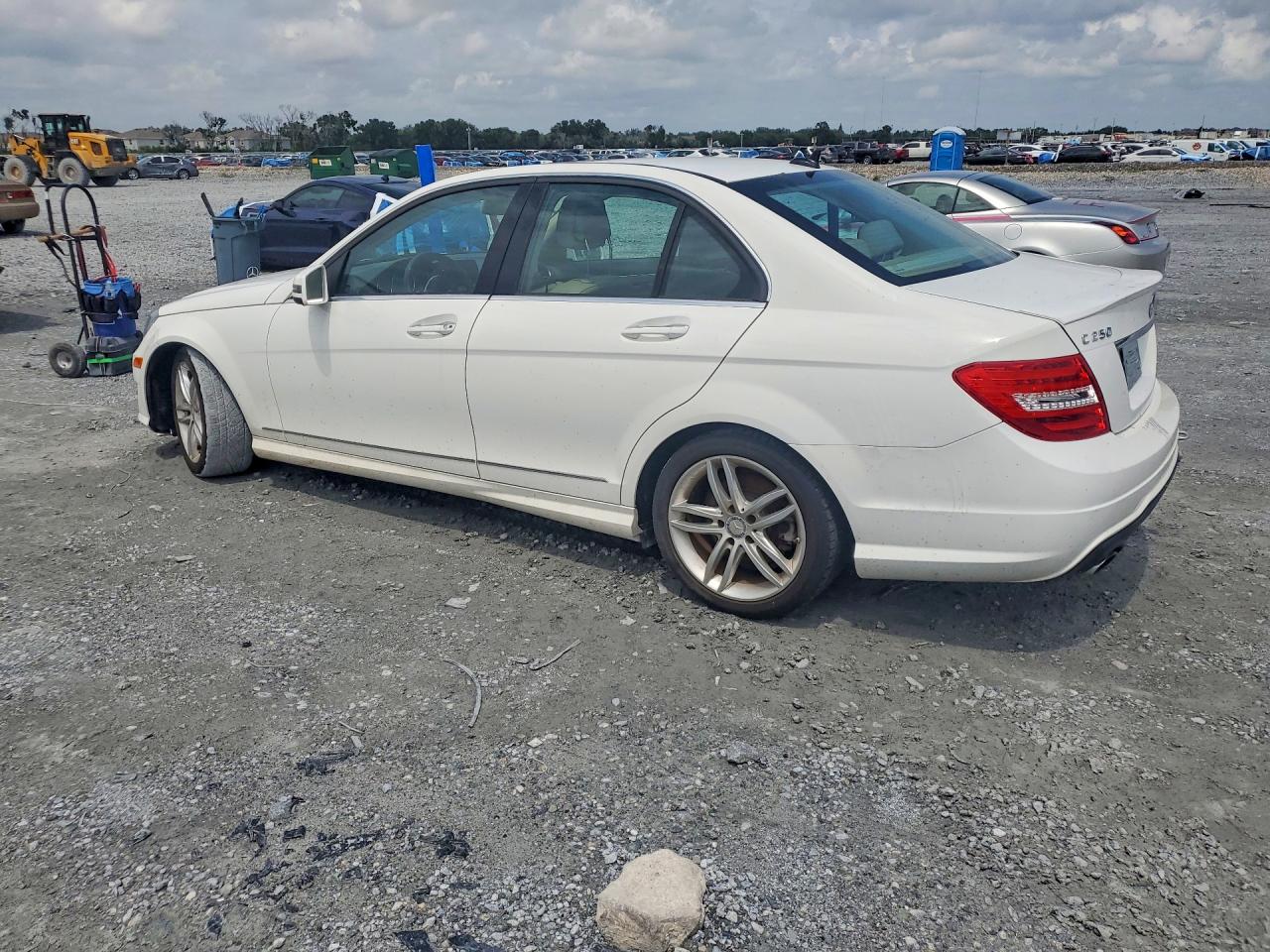 2013 Mercedes-benz C 250 White vin: WDDGF4HB9DR268577