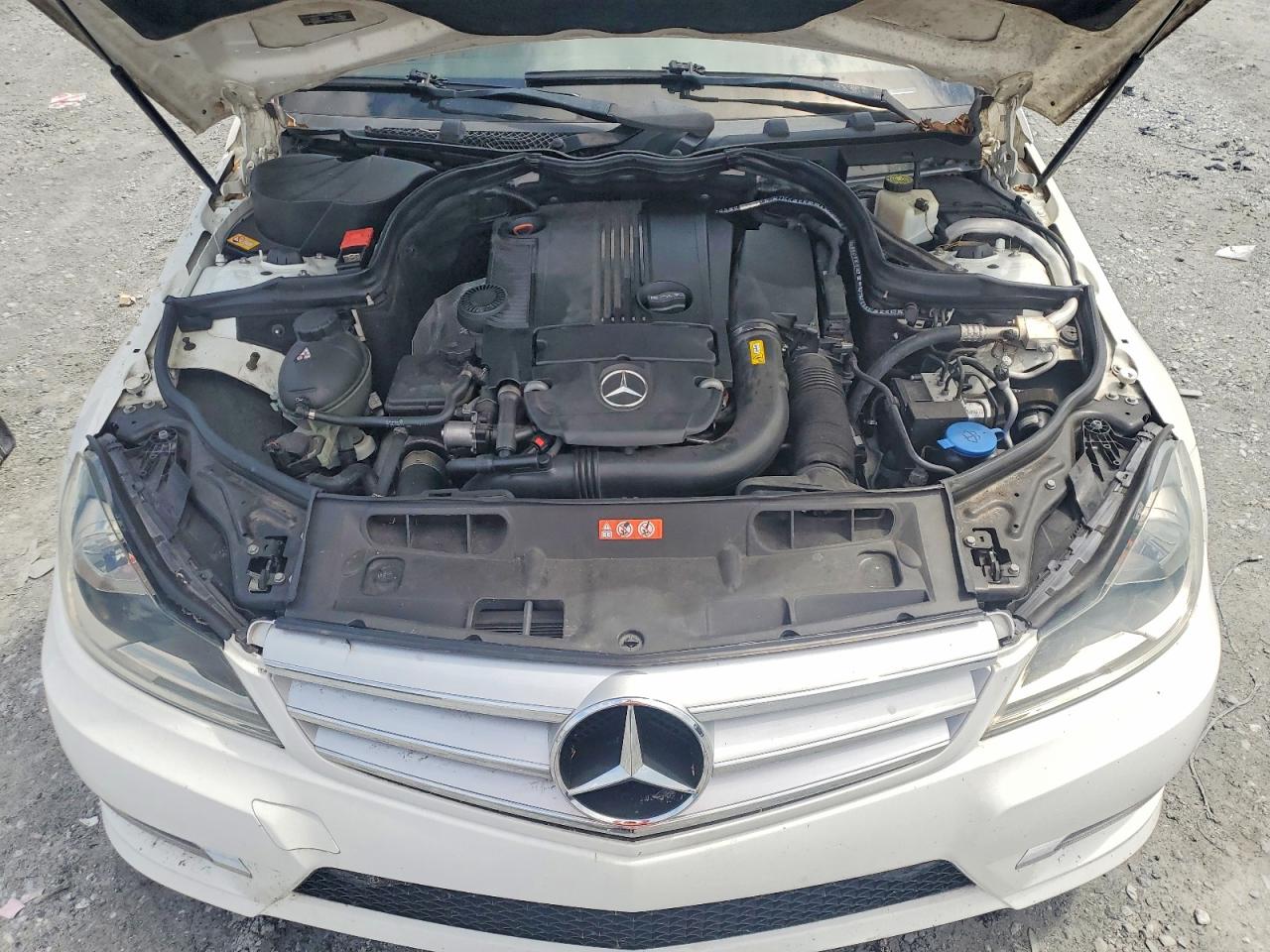 2013 Mercedes-benz C 250 White vin: WDDGF4HB9DR268577