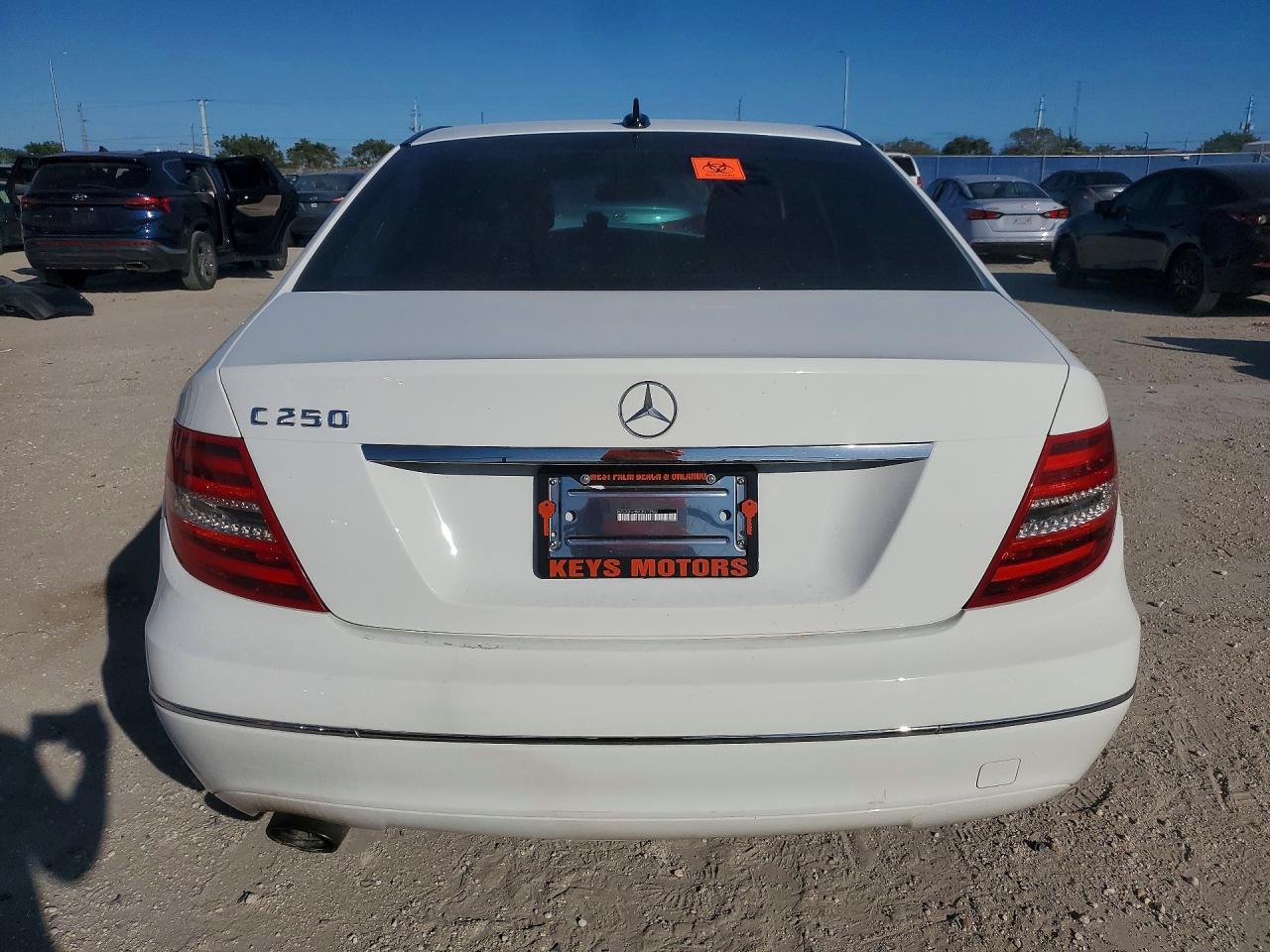 2013 Mercedes-benz C 250 White vin: WDDGF4HB9DR272502