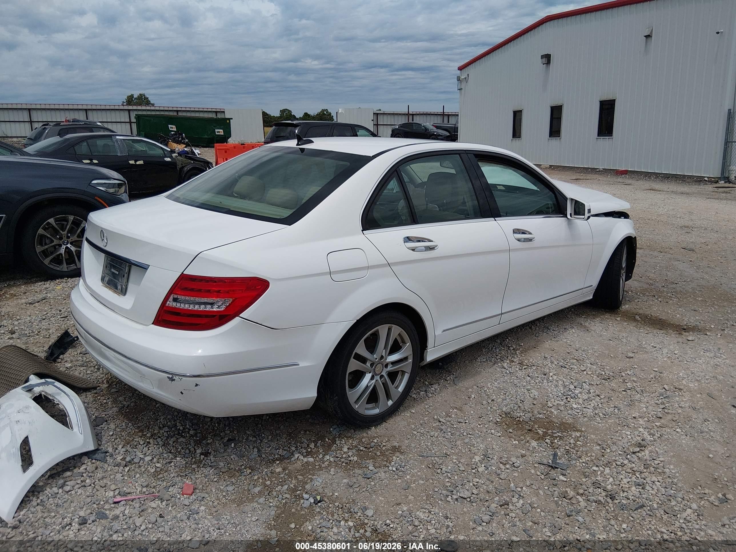 2013 Mercedes-benz C 250 Luxury White vin: WDDGF4HB9DR281183