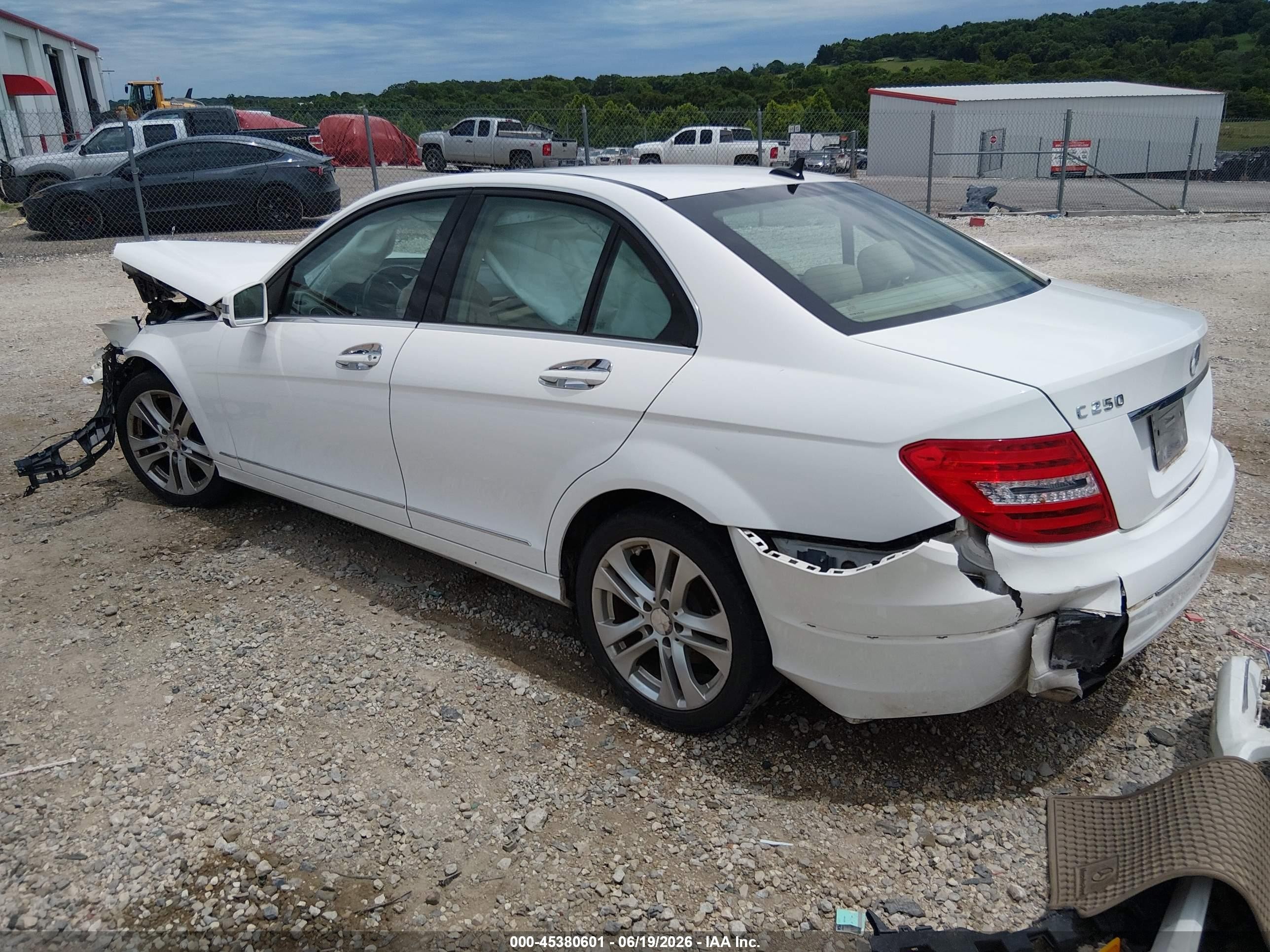 2013 Mercedes-benz C 250 Luxury White vin: WDDGF4HB9DR281183