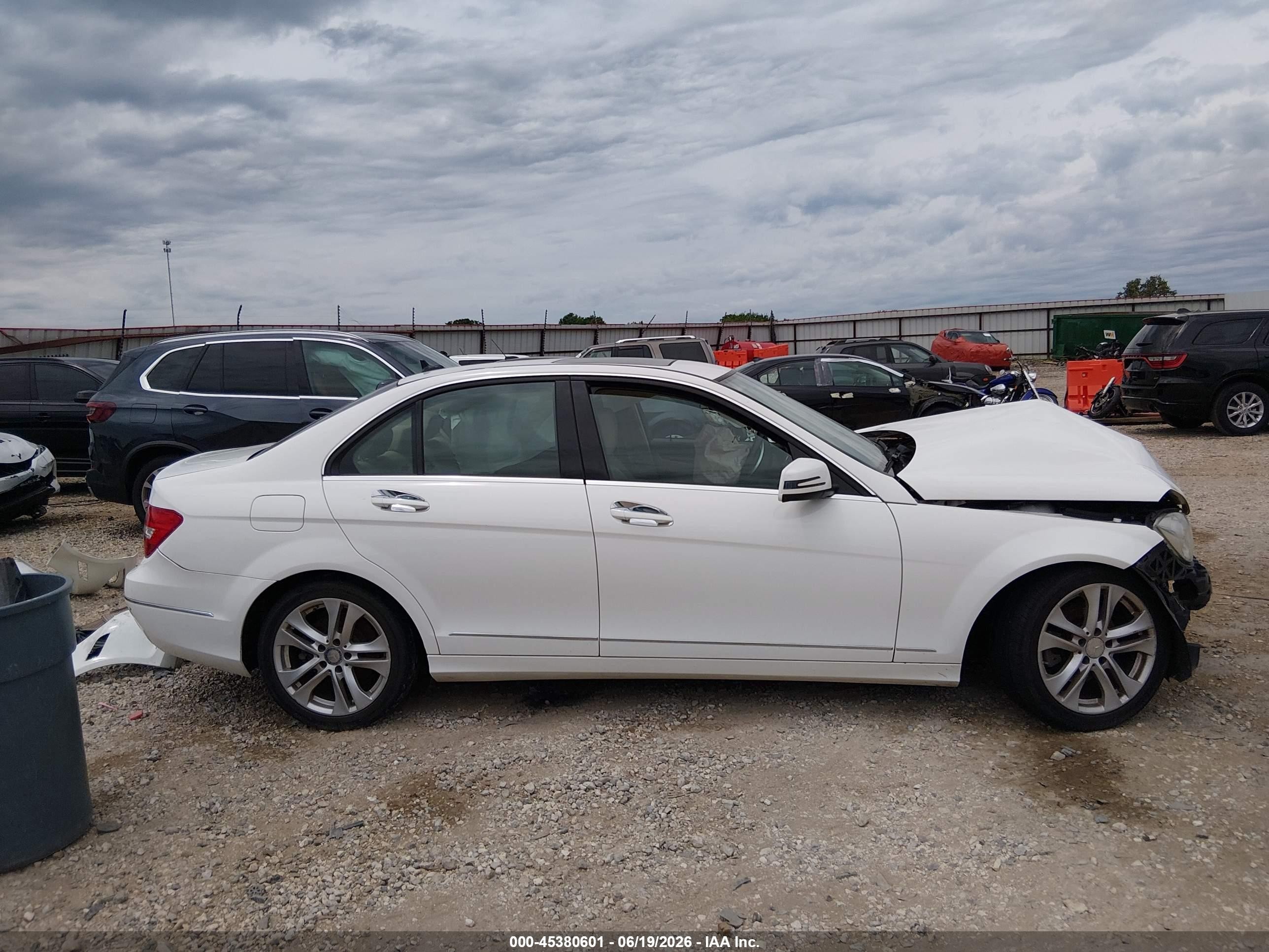 2013 Mercedes-benz C 250 Luxury White vin: WDDGF4HB9DR281183