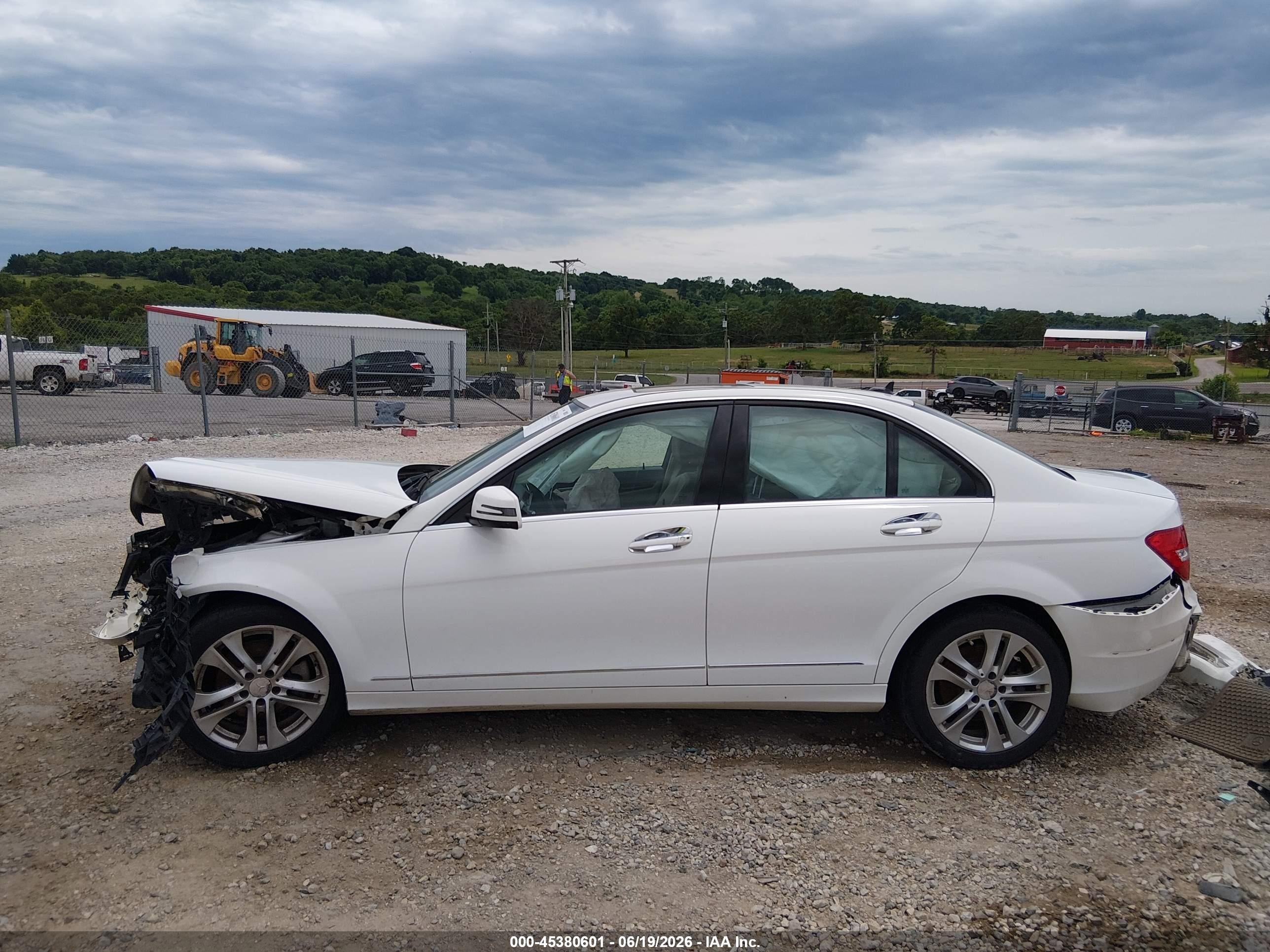 2013 Mercedes-benz C 250 Luxury White vin: WDDGF4HB9DR281183